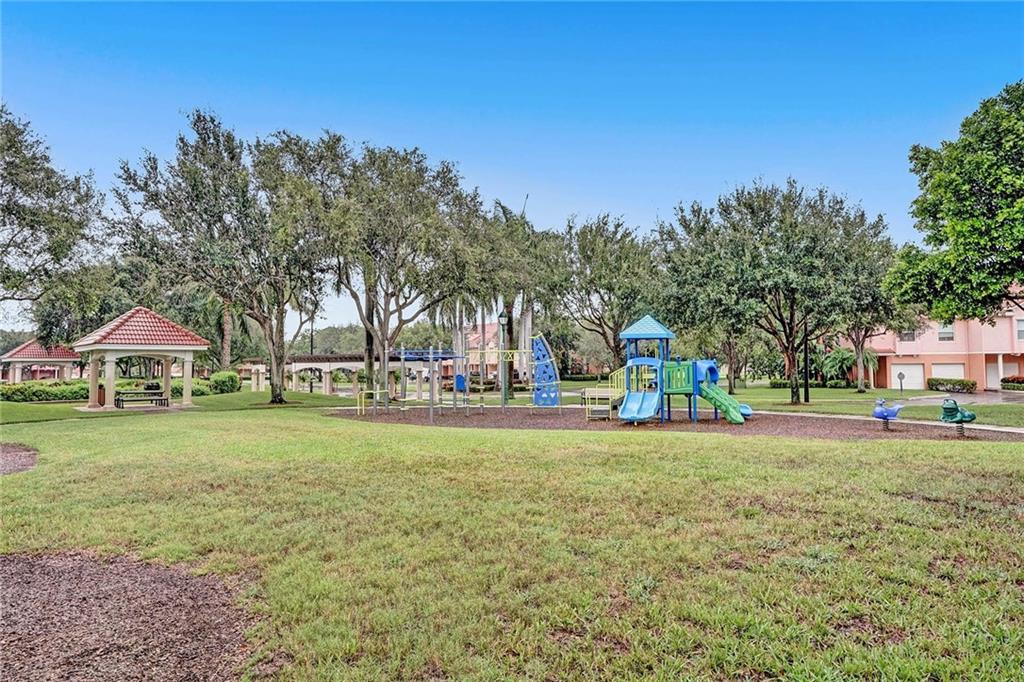 TIERRA VERDE - Residential