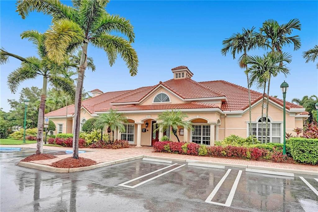 TIERRA VERDE - Residential