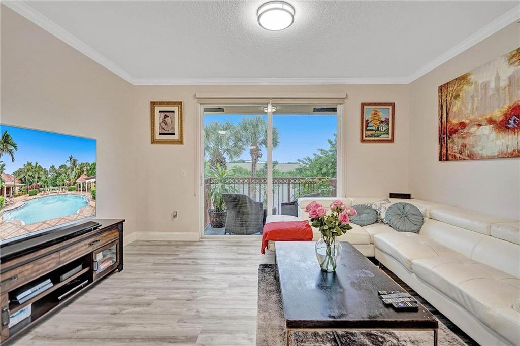 TIERRA VERDE - Residential