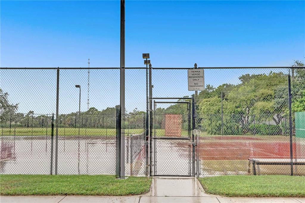 TIERRA VERDE - Residential