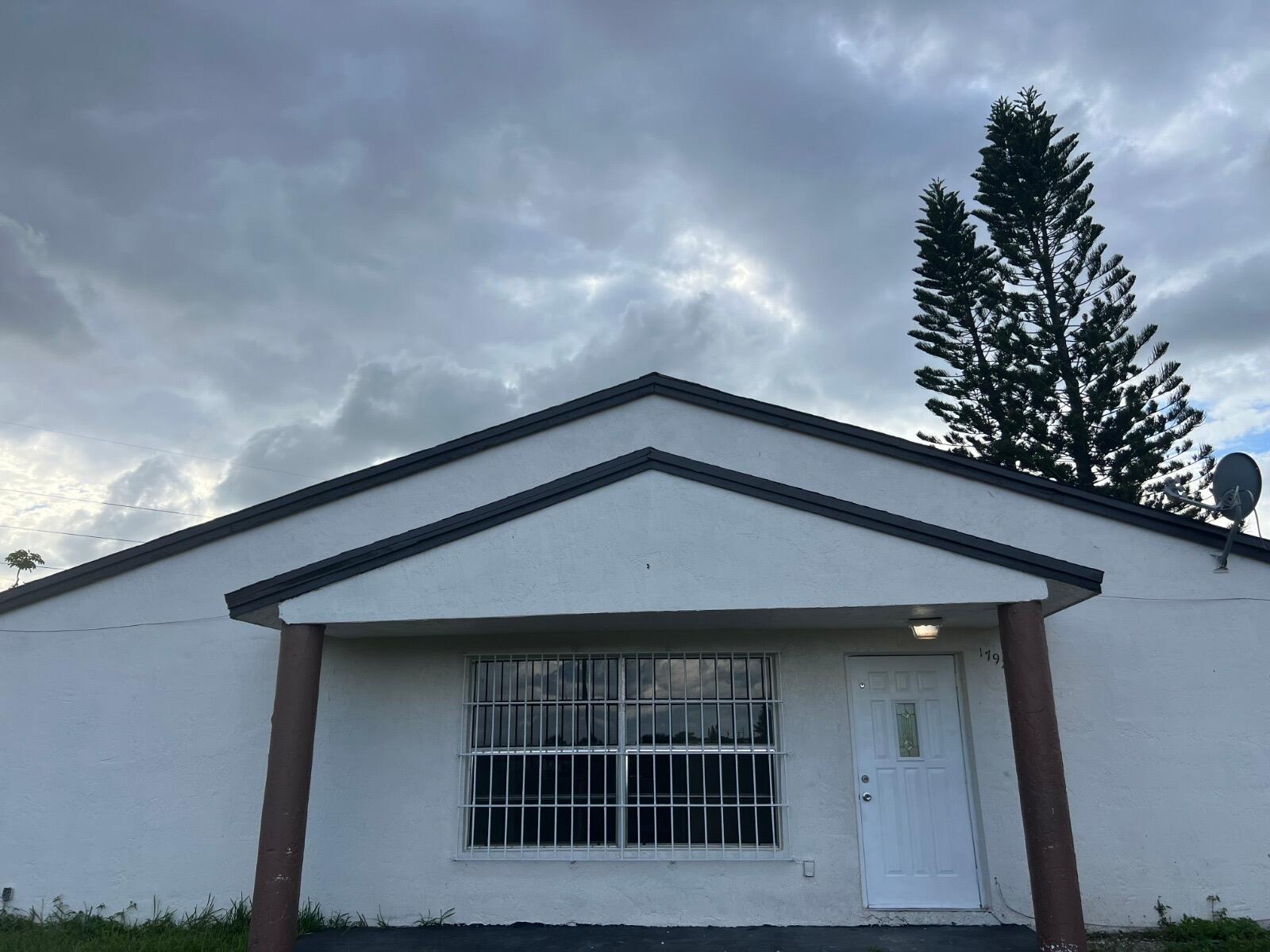 DEL PRADO GARDENS SEC 4 - Residential Lease