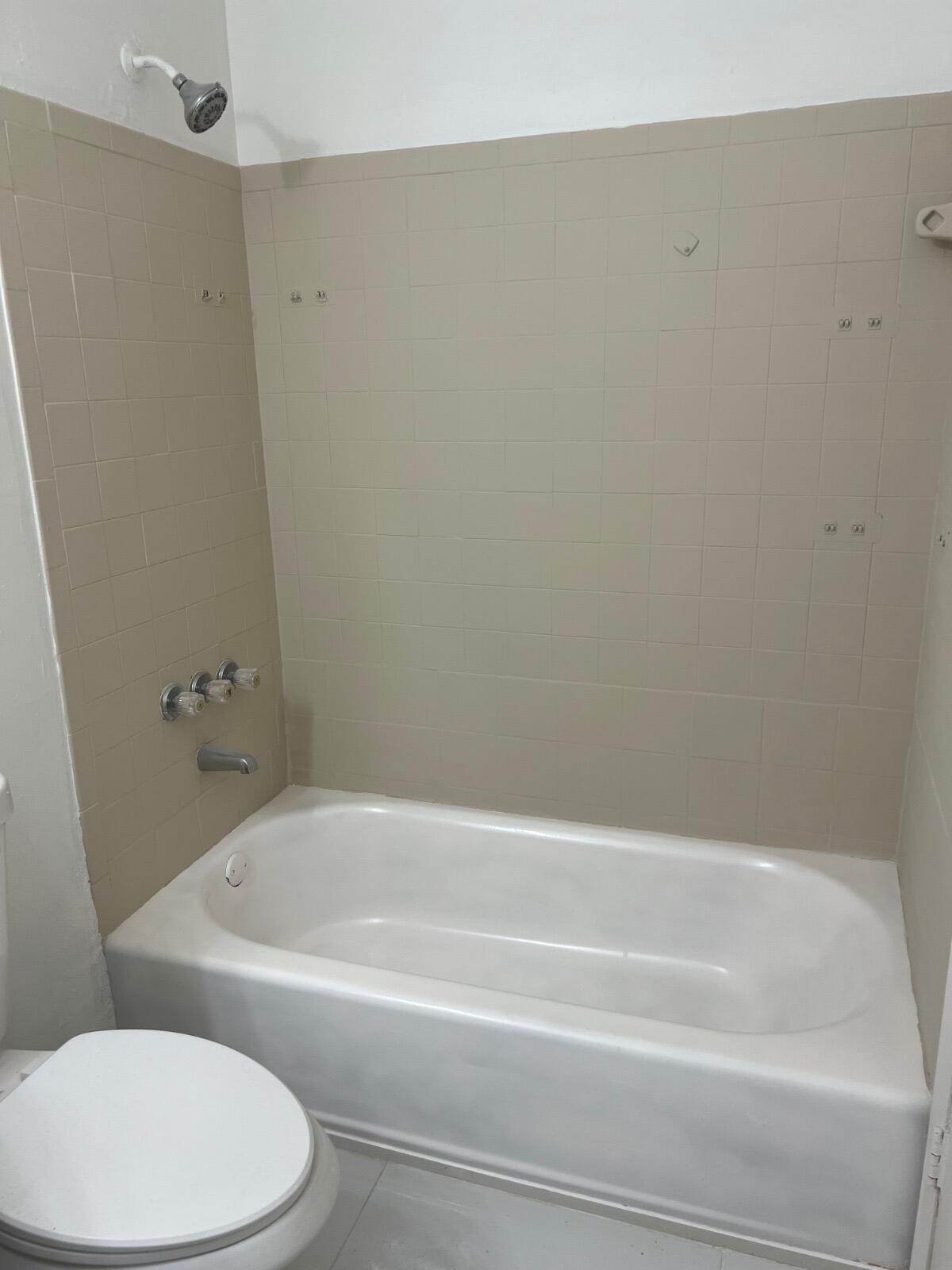 DEL PRADO GARDENS SEC 4 - Residential Lease