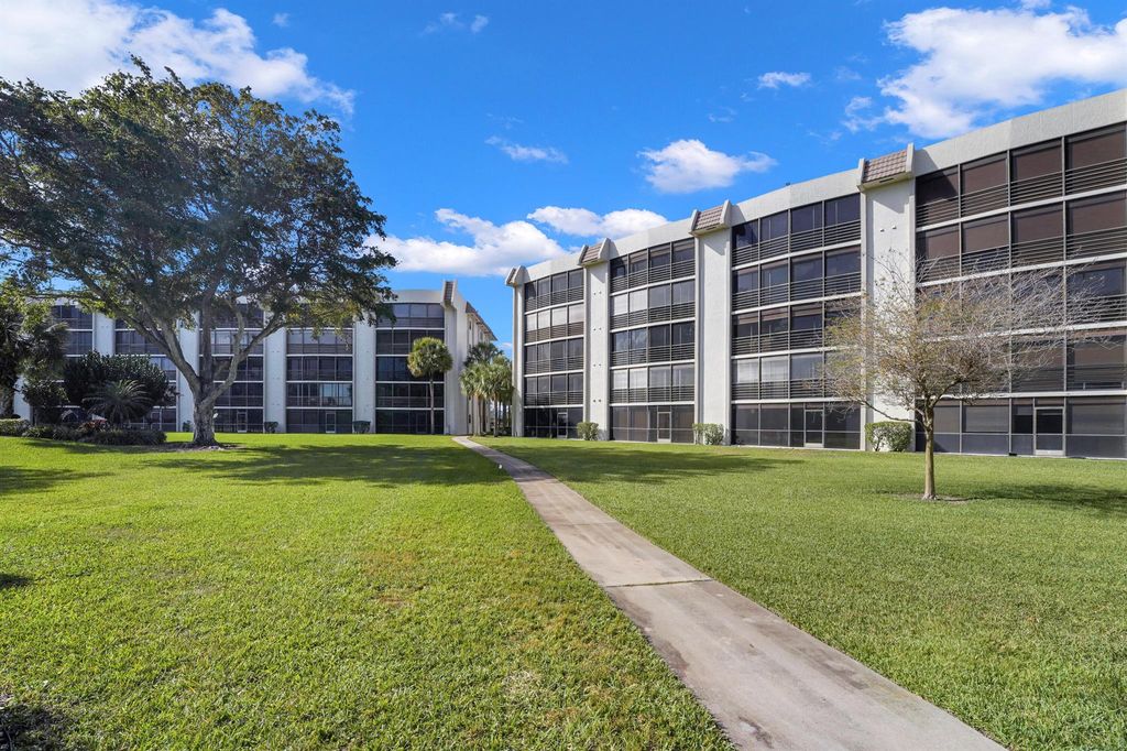 Photo of 9220 SW 14th Street #3408, Boca Raton, FL 33428 (MLS # R10979603)