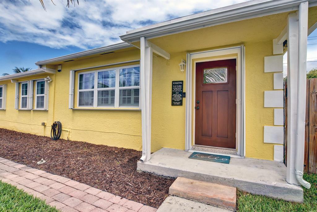 Photo of 1036 S 14th Street, Lantana, FL 33462 (MLS # R10721033)