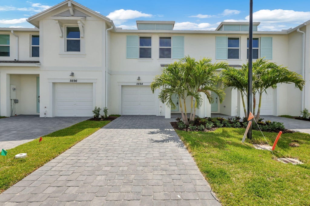 Photo of 5694 SE EDGEWATER Circle, Stuart, FL 34997 (MLS # B26058526)
