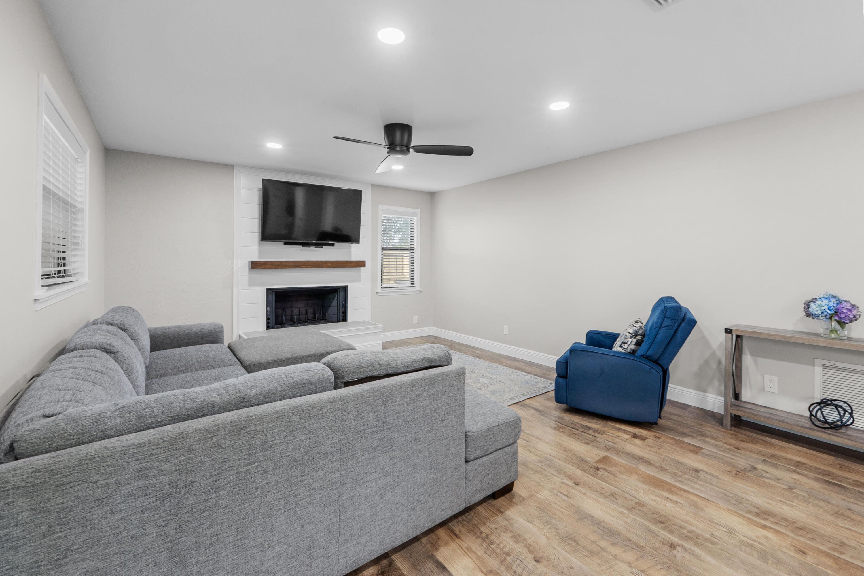 SUGAR POND MANOR OF WELLINGTON - Residential