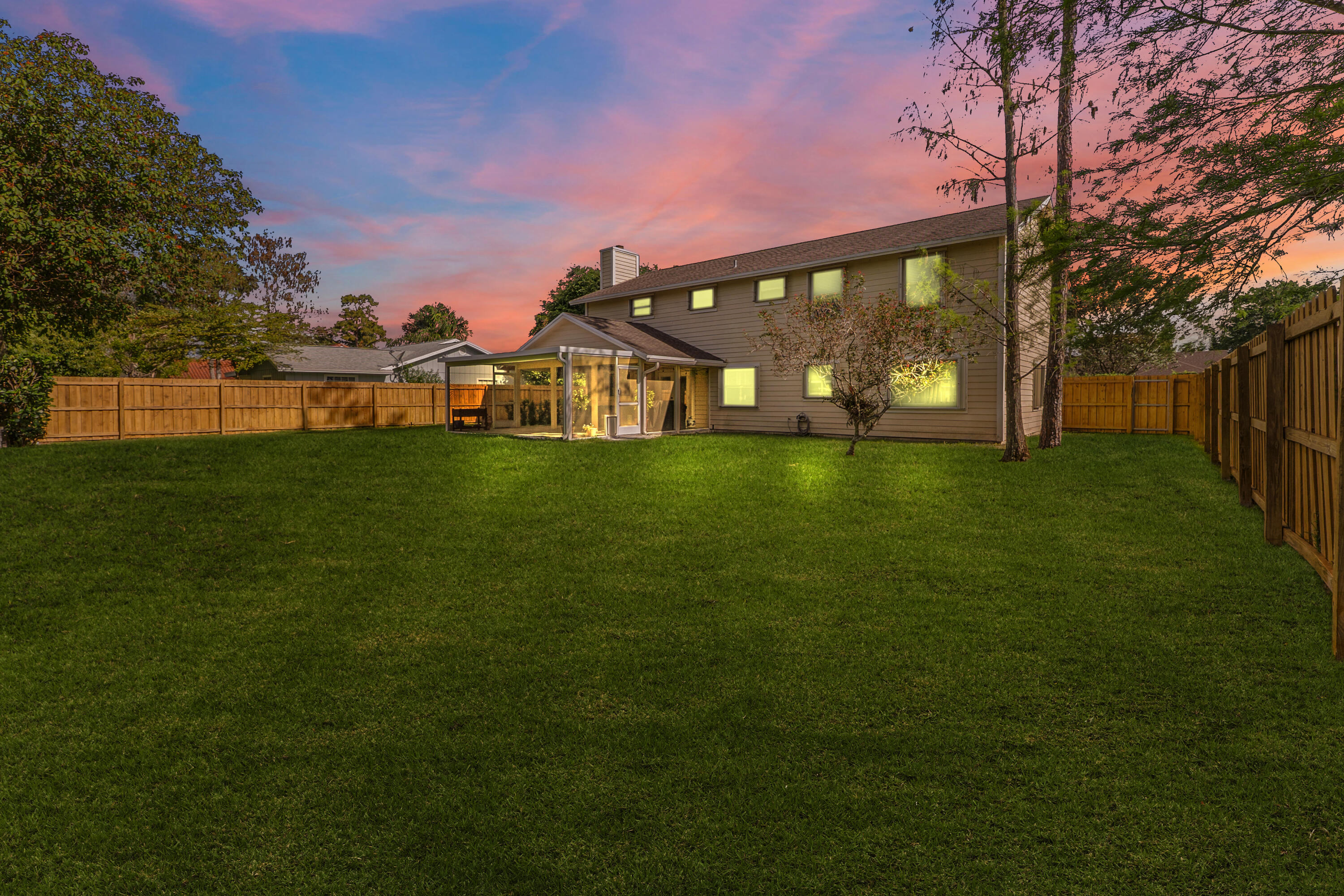 SUGAR POND MANOR OF WELLINGTON - Residential