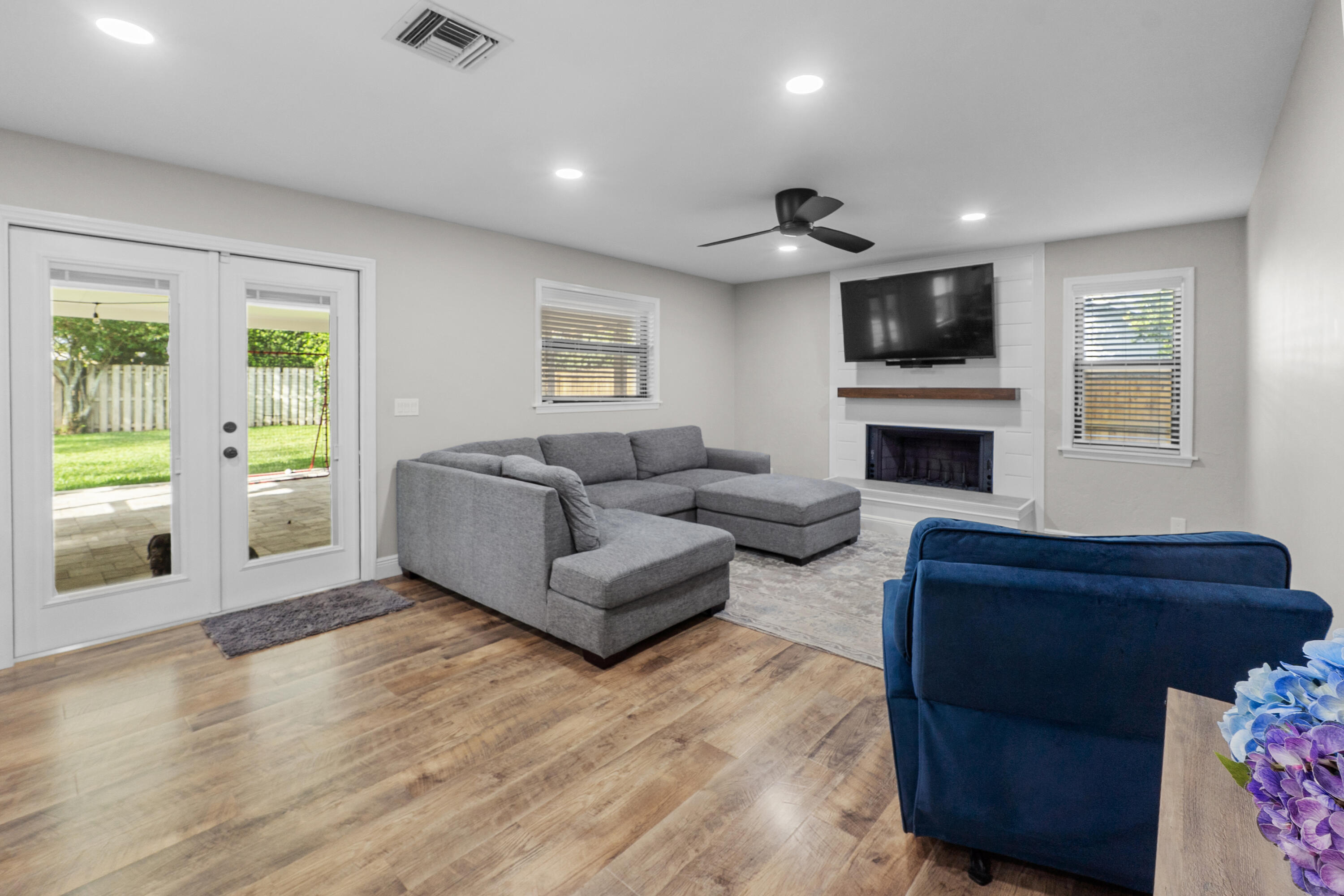 SUGAR POND MANOR OF WELLINGTON - Residential