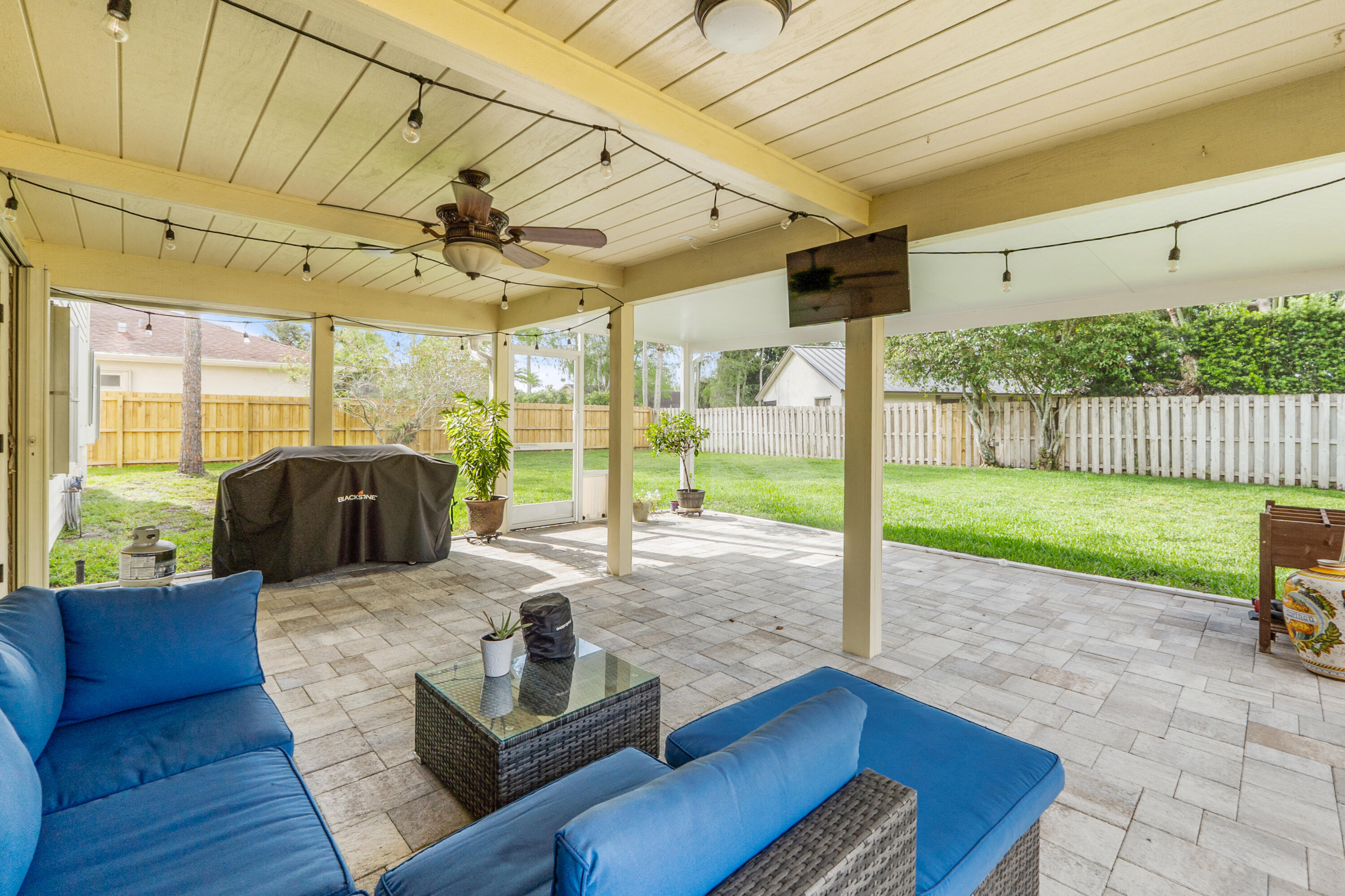 SUGAR POND MANOR OF WELLINGTON - Residential