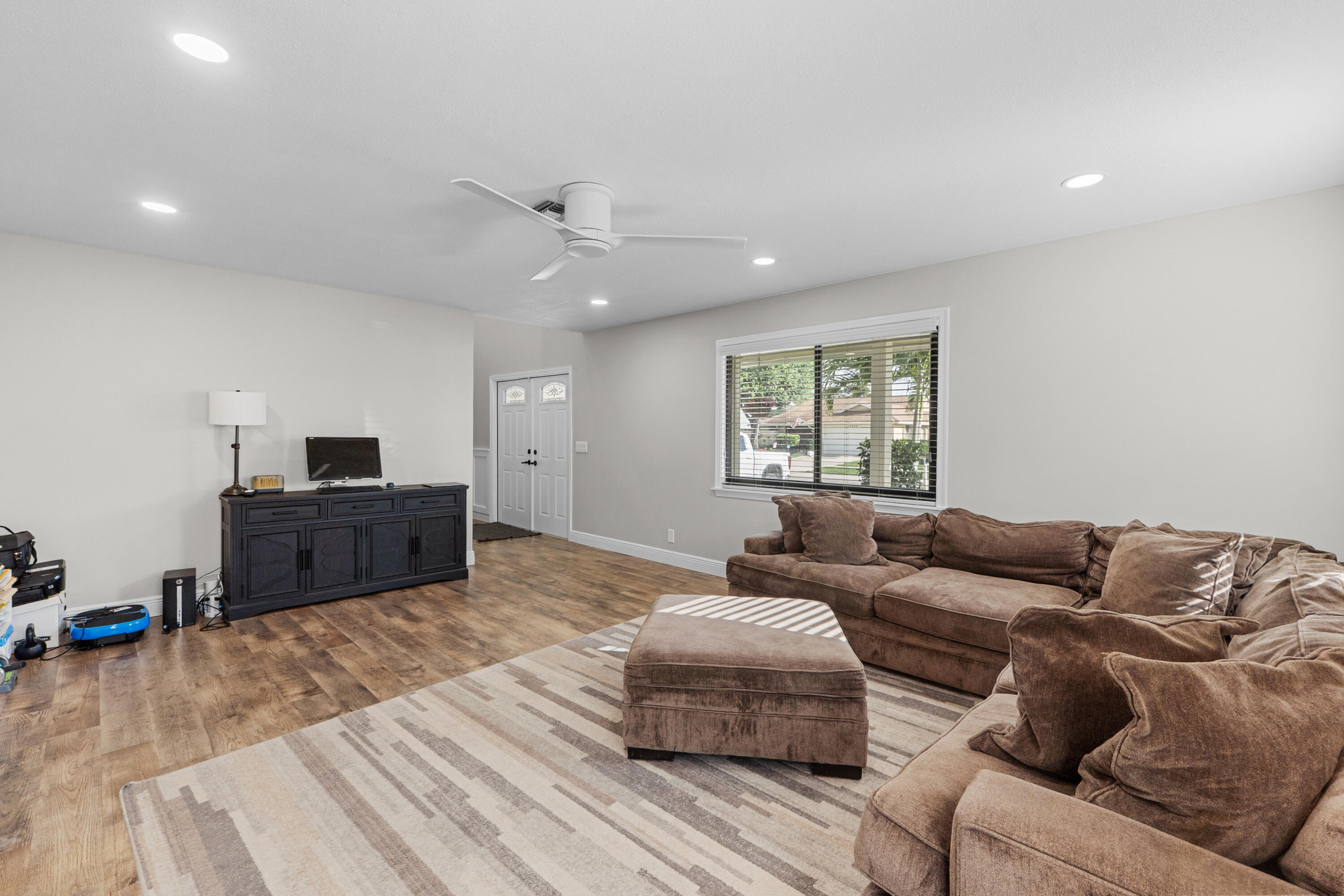 SUGAR POND MANOR OF WELLINGTON - Residential