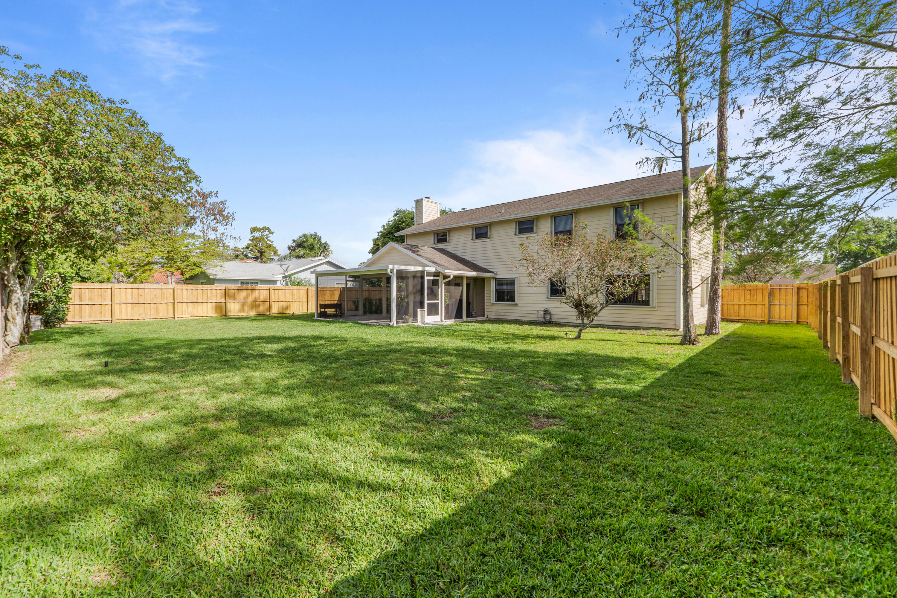 SUGAR POND MANOR OF WELLINGTON - Residential