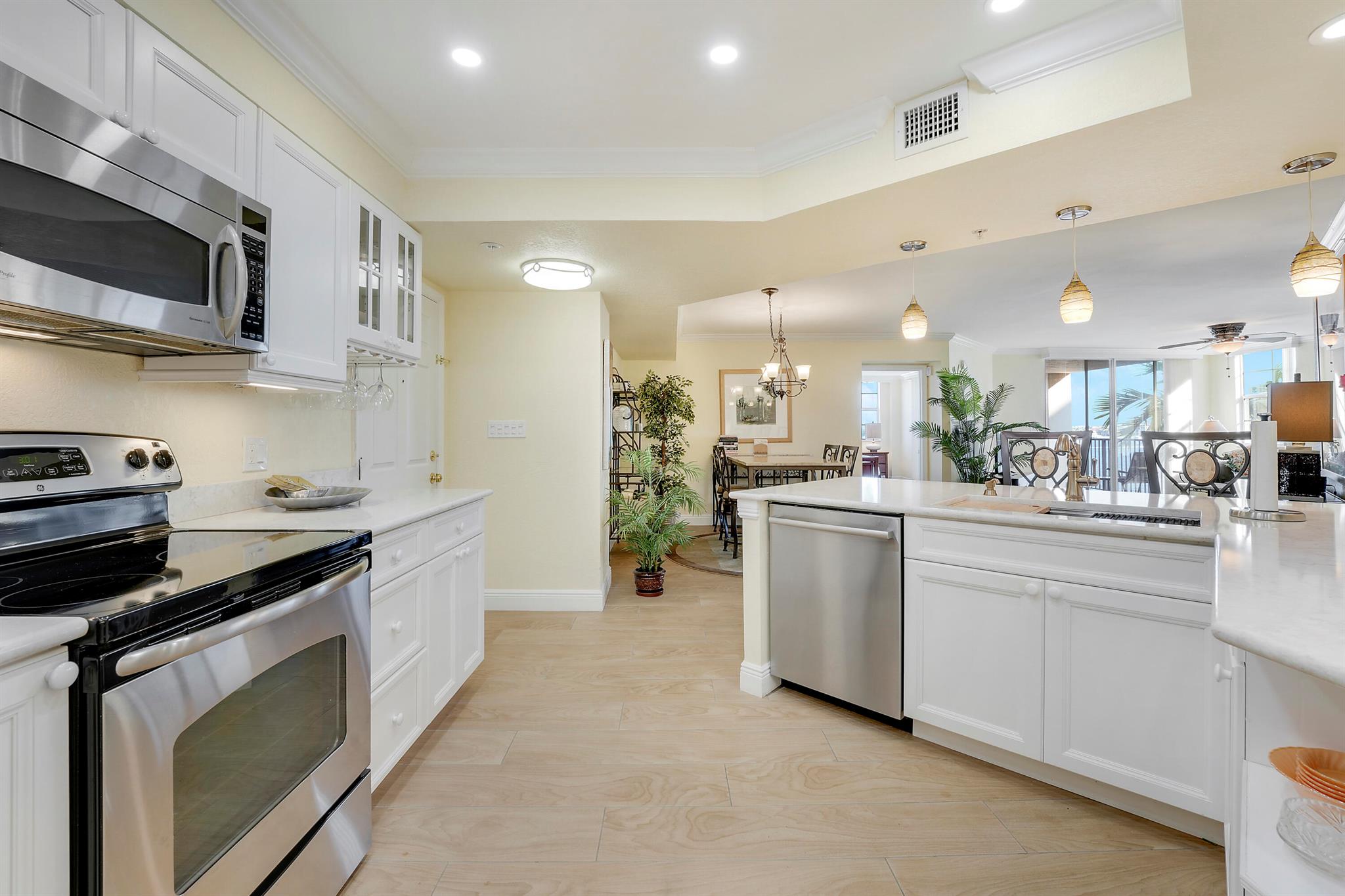 FLAGLER POINTE CONDOMINIU - Residential