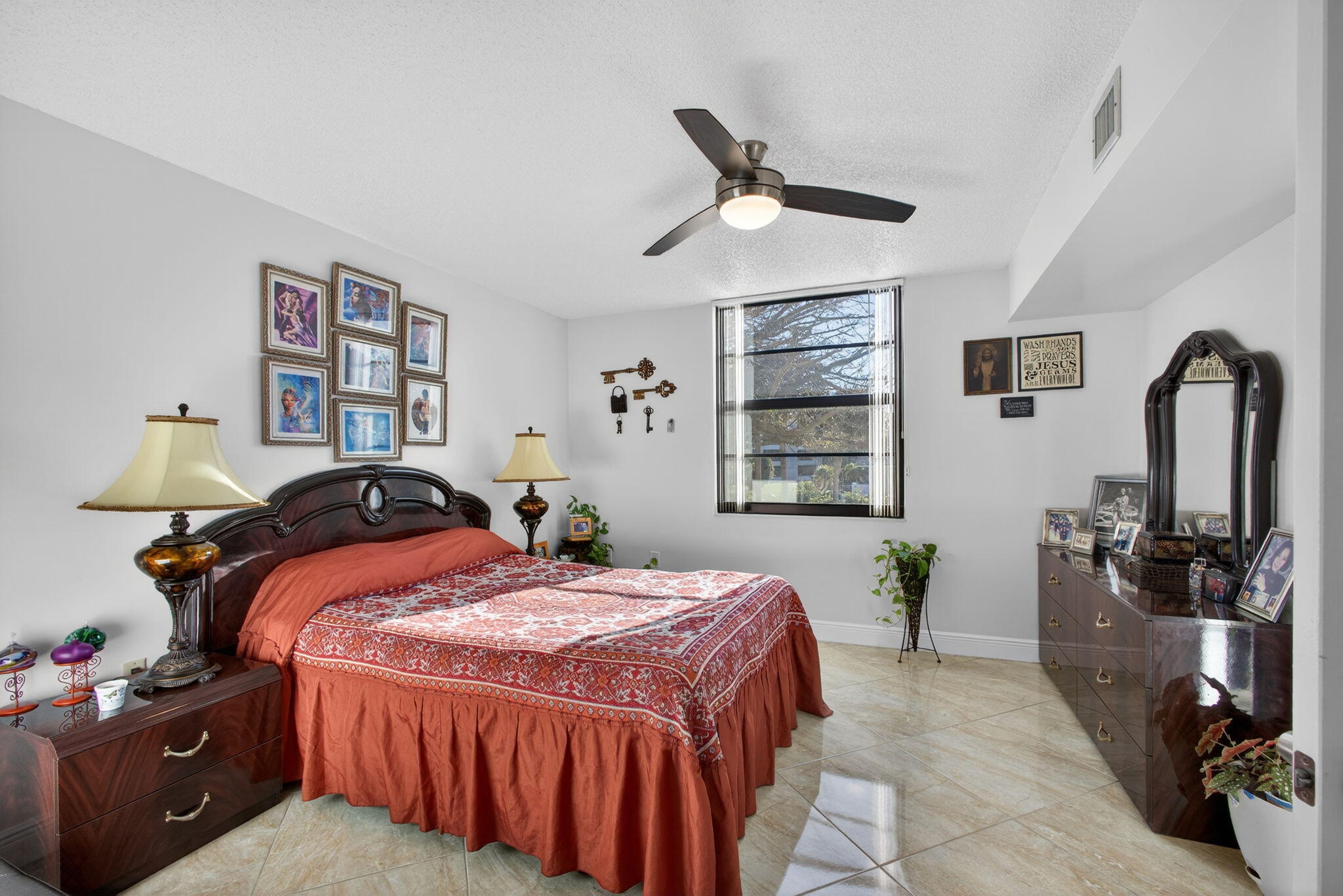 WHITEHALL CONDO OF THE LANDS OF THE PRESIDENT - Residential