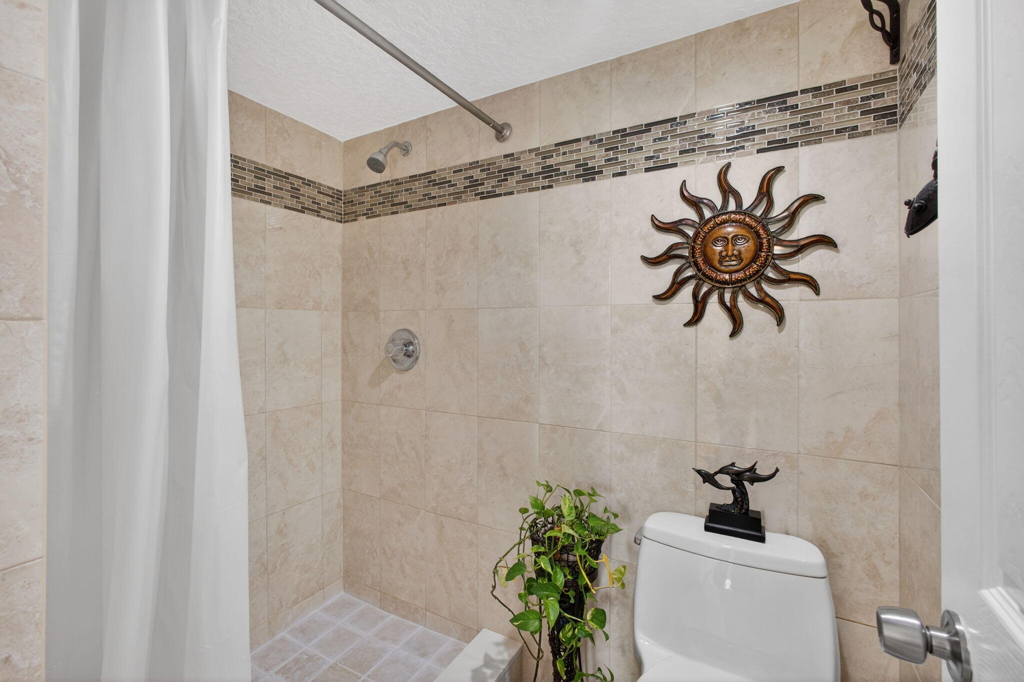 WHITEHALL CONDO OF THE LANDS OF THE PRESIDENT - Residential