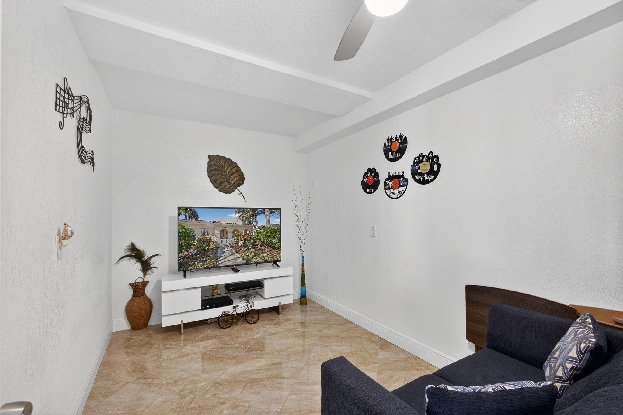 WHITEHALL CONDO OF THE LANDS OF THE PRESIDENT - Residential