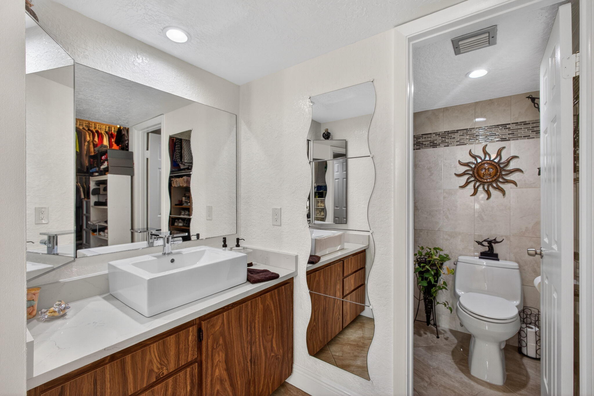 WHITEHALL CONDO OF THE LANDS OF THE PRESIDENT - Residential