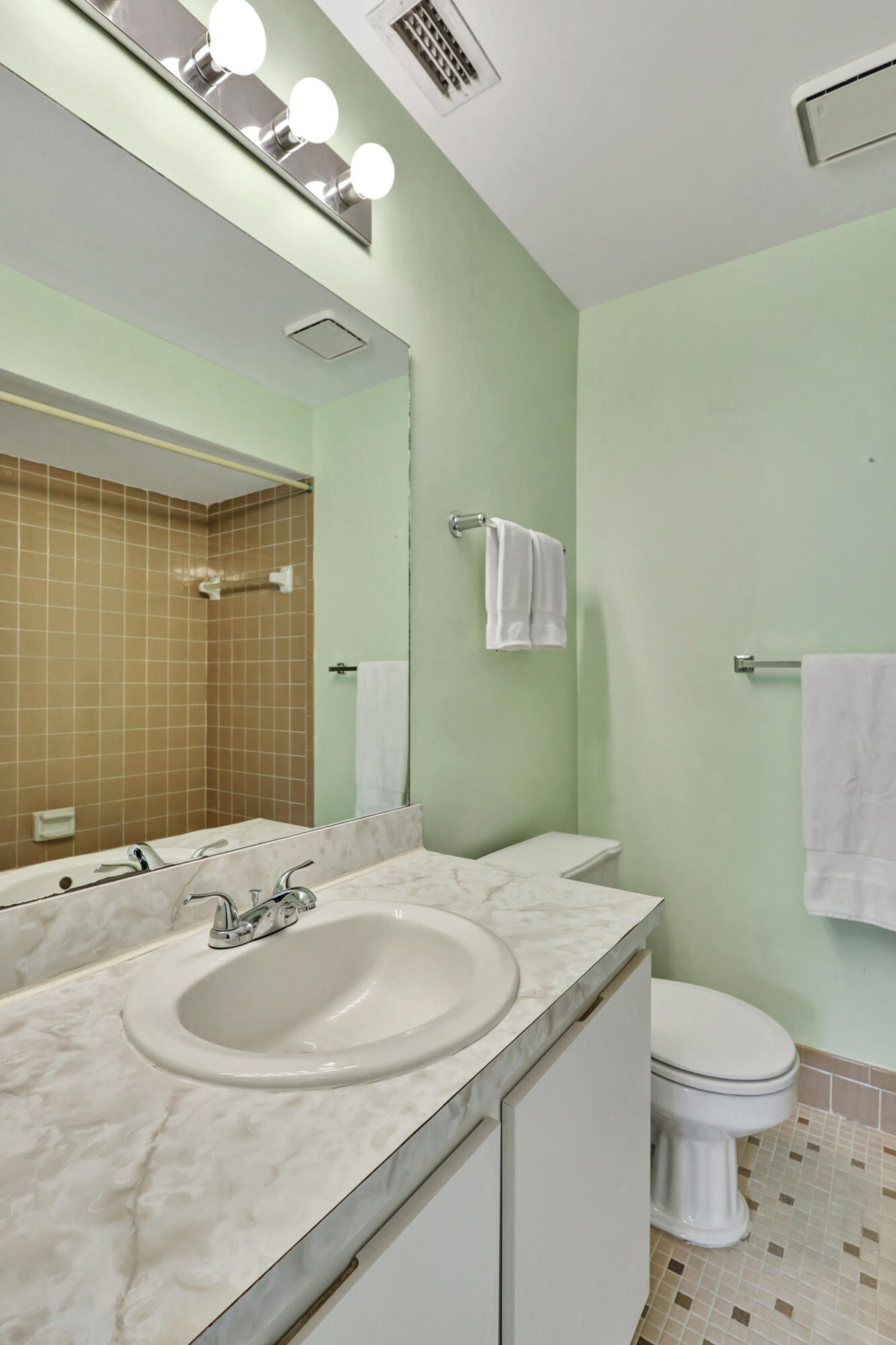 LAKESIDE GREEN 2 - Residential