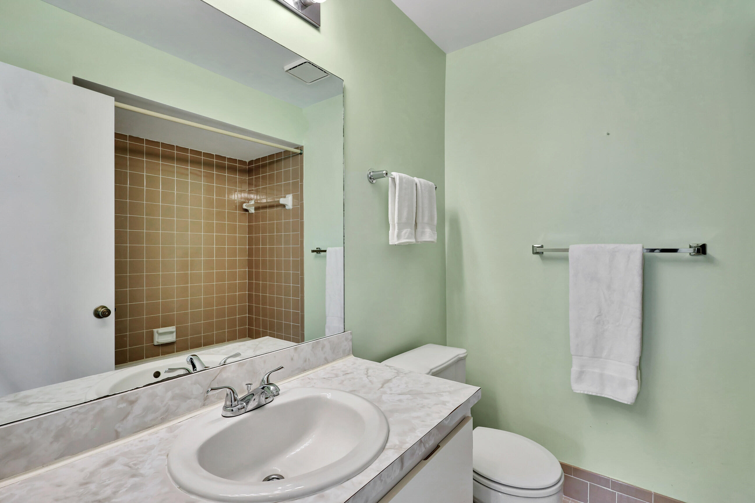 LAKESIDE GREEN 2 - Residential