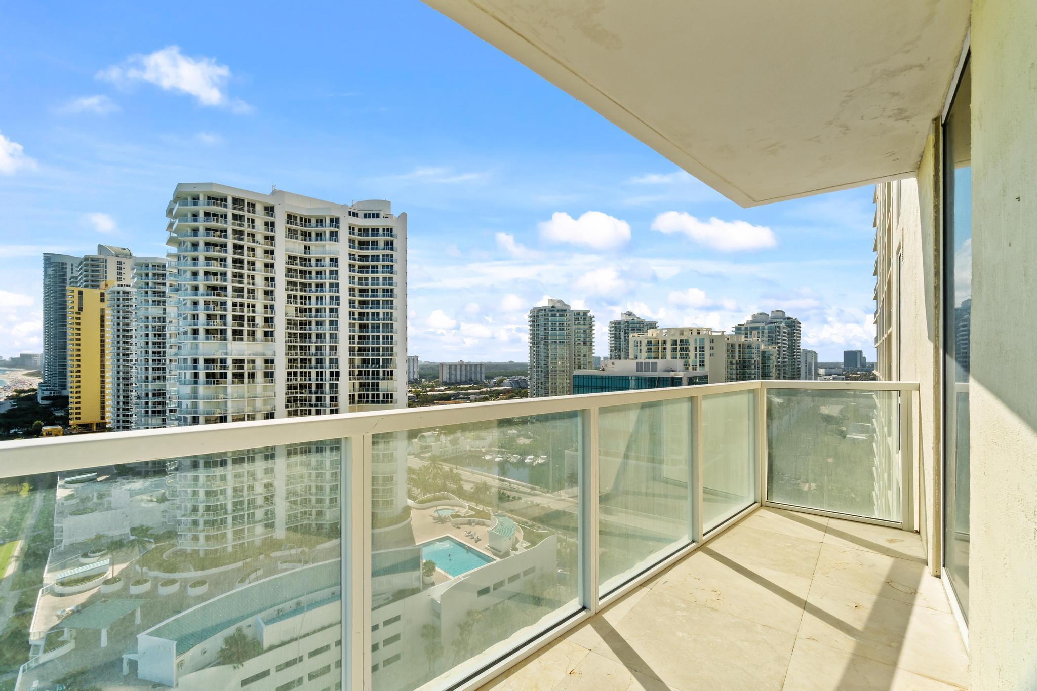 LA PERLA CONDO - Residential Lease