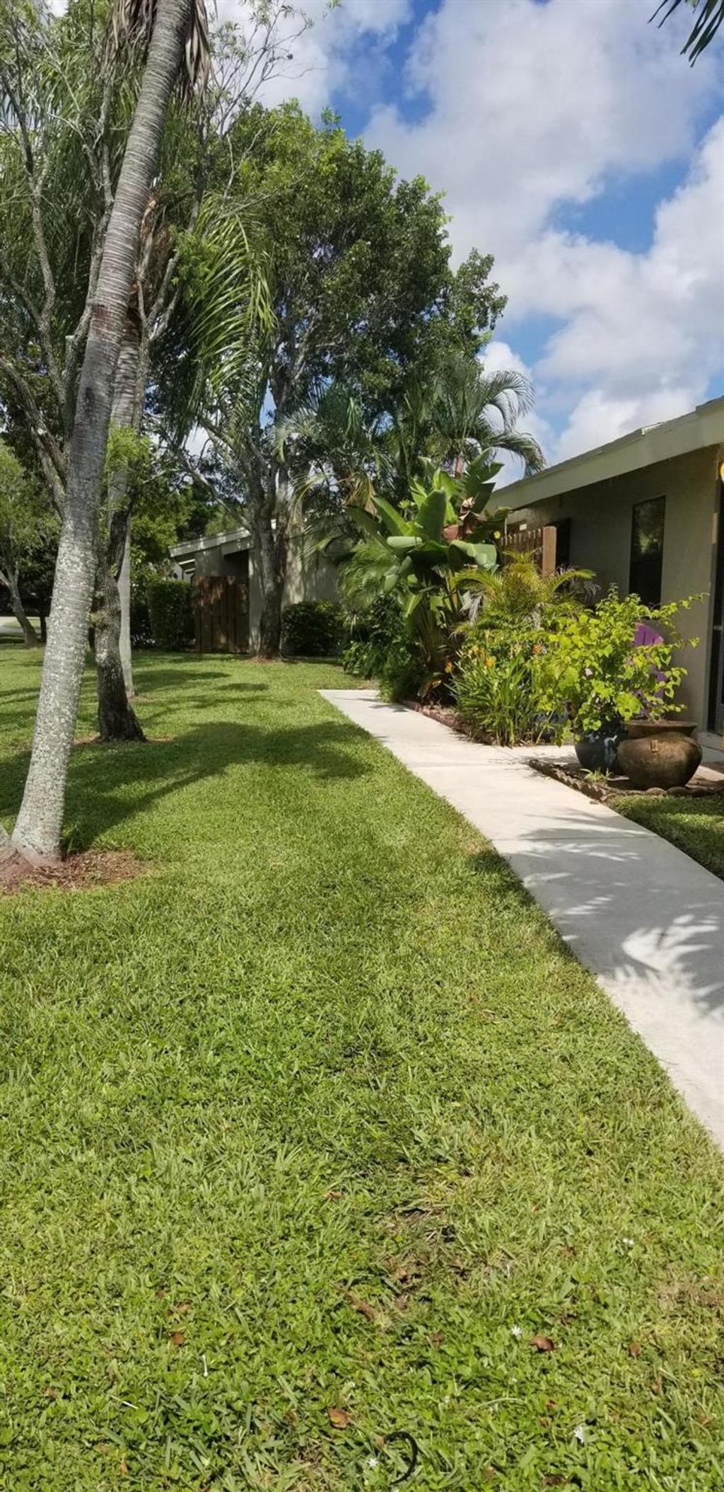 Photo of 261 Meadows Drive, Boynton Beach, FL 33436 (MLS # R11041296)