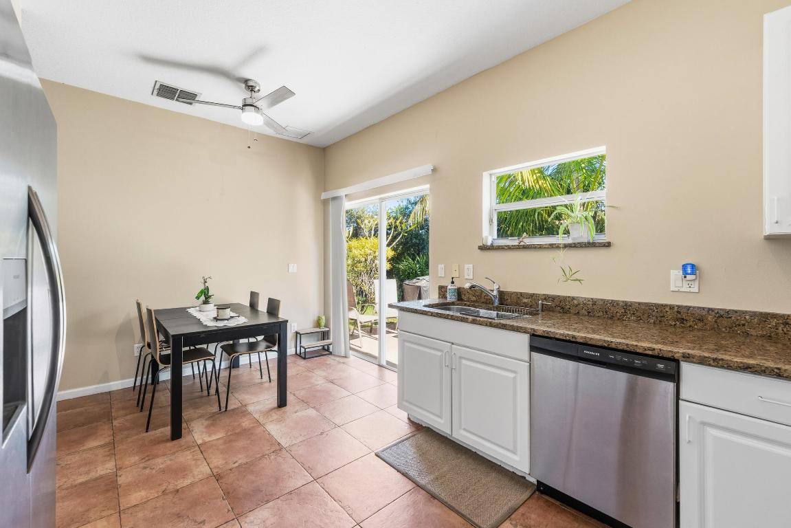 RIVER PLACE ON THE ST LUCIE NO 5 - Residential