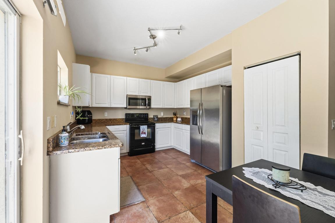 RIVER PLACE ON THE ST LUCIE NO 5 - Residential