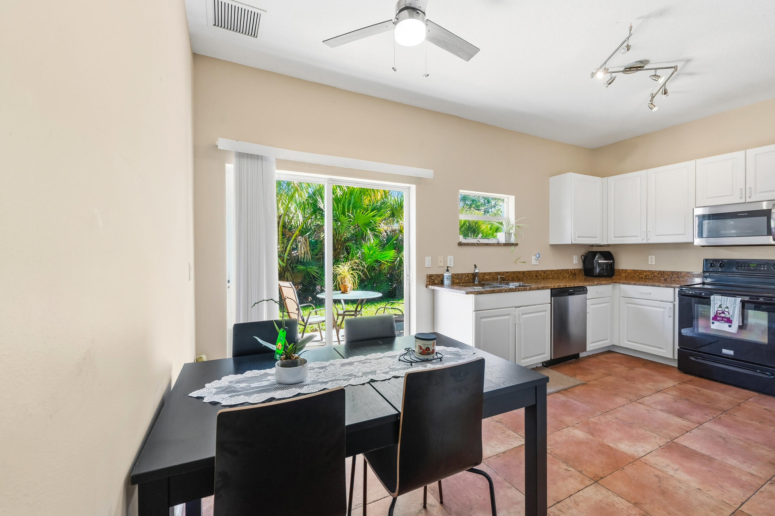 RIVER PLACE ON THE ST LUCIE NO 5 - Residential