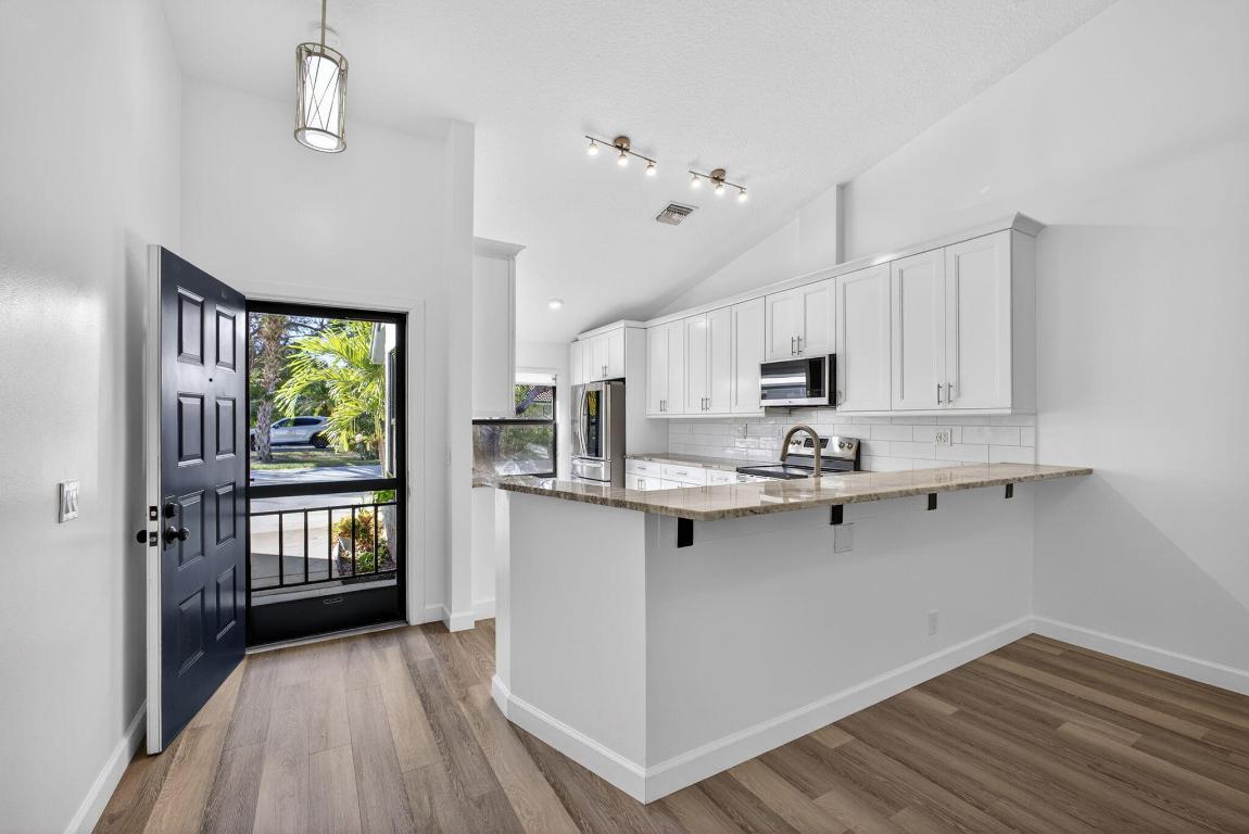 703 Saint Giles Court, Palm Beach Gardens, FL, 33418/$500,000 4 703 Saint Giles Court