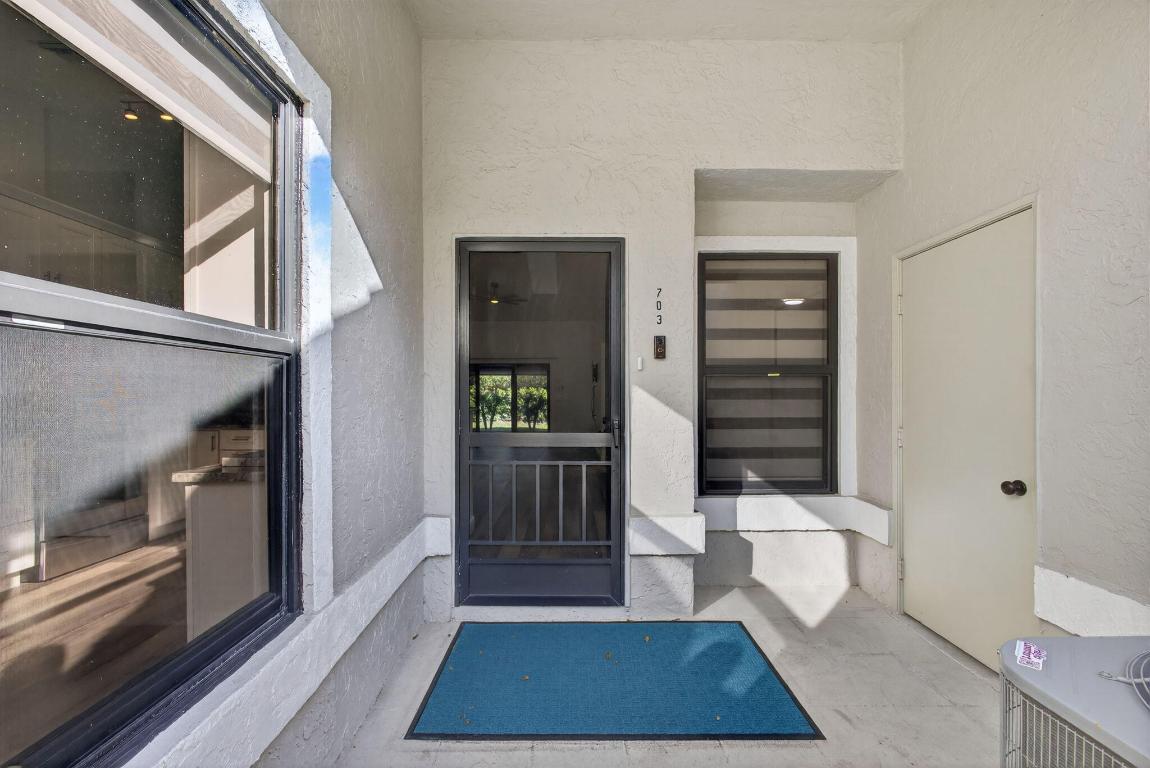 703 Saint Giles Court, Palm Beach Gardens, FL, 33418/$500,000 3 703 Saint Giles Court