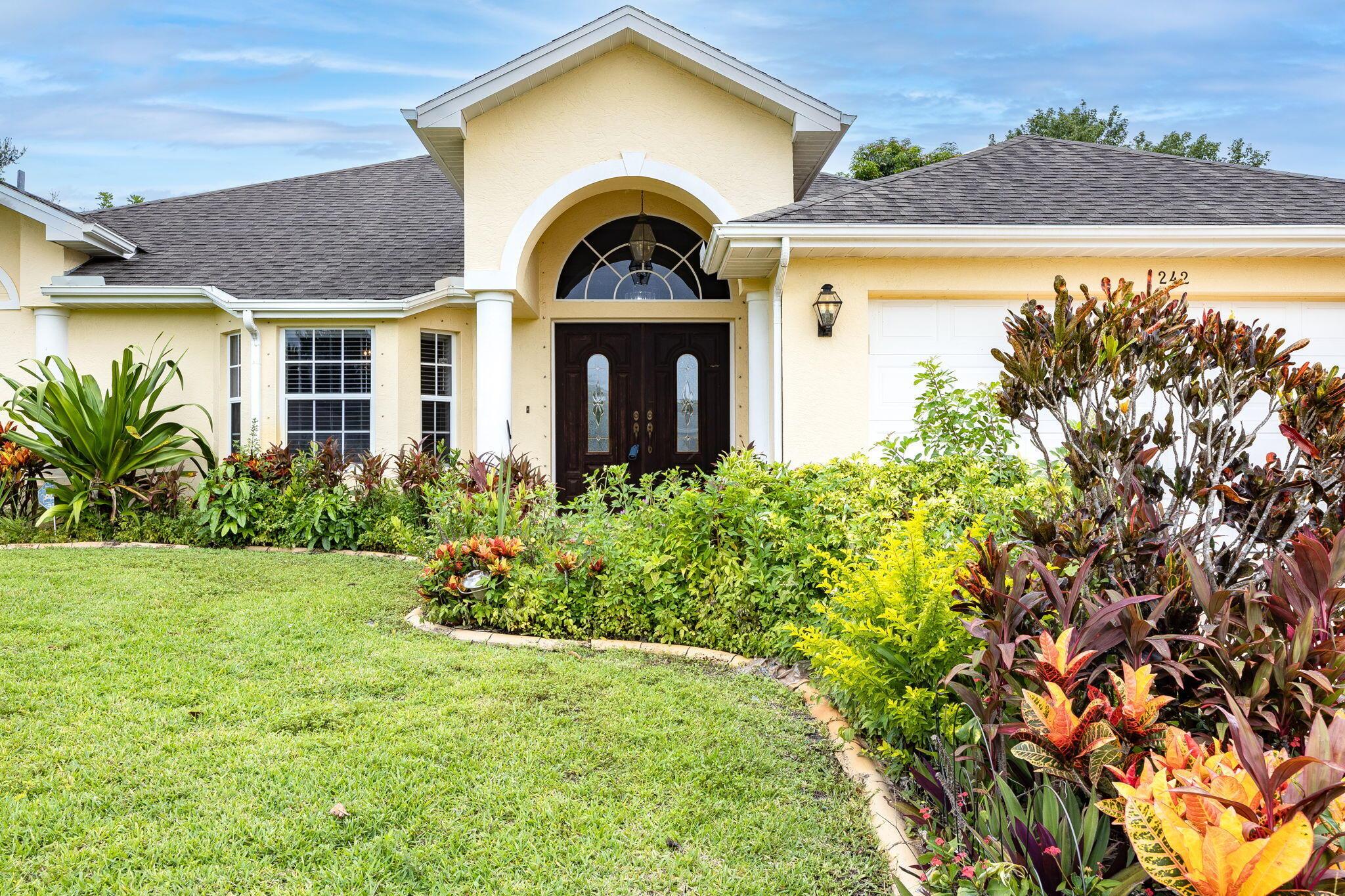 242 SW Amesbury Ave Avenue, Port St Lucie, FL, 34953/$429,950 3 242 SW Amesbury Ave Avenue
