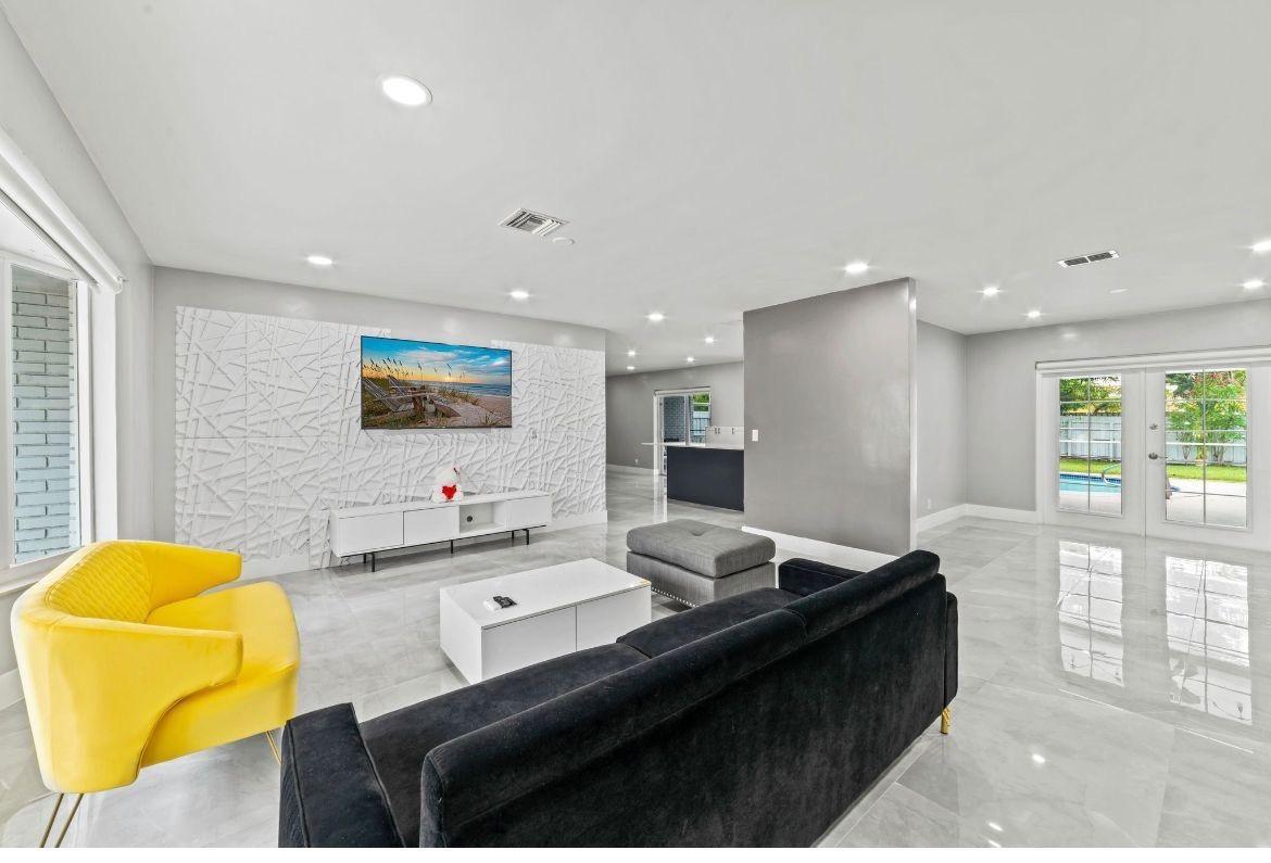 Hollywood Hills 1965 61-2 - Residential Lease