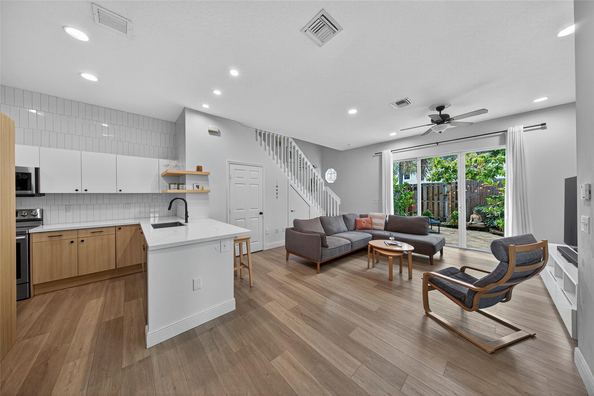 15 NE 20th Ave 15, Pompano Beach, FL, 33060/$498,788 9 15 NE 20th Ave 15