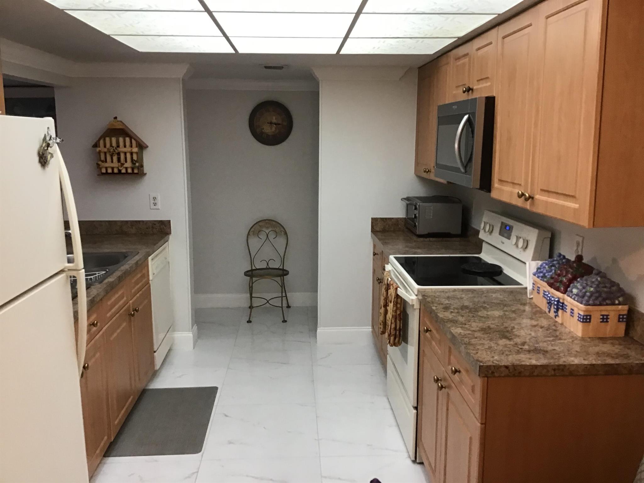 LAVERS DELRAY RACQUET CLU - Residential Lease