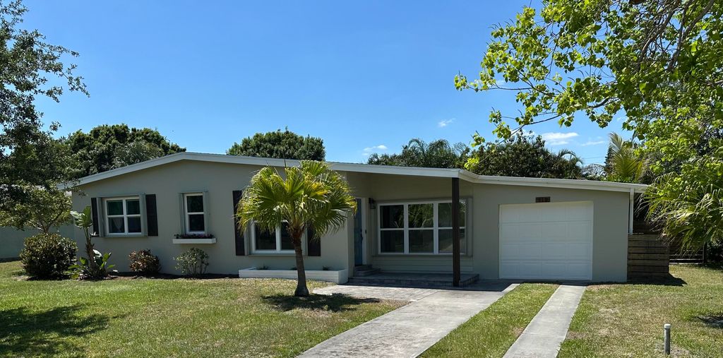 Photo of 510 Saunders Street, Sebastian, FL 32958 (MLS # R11082709)