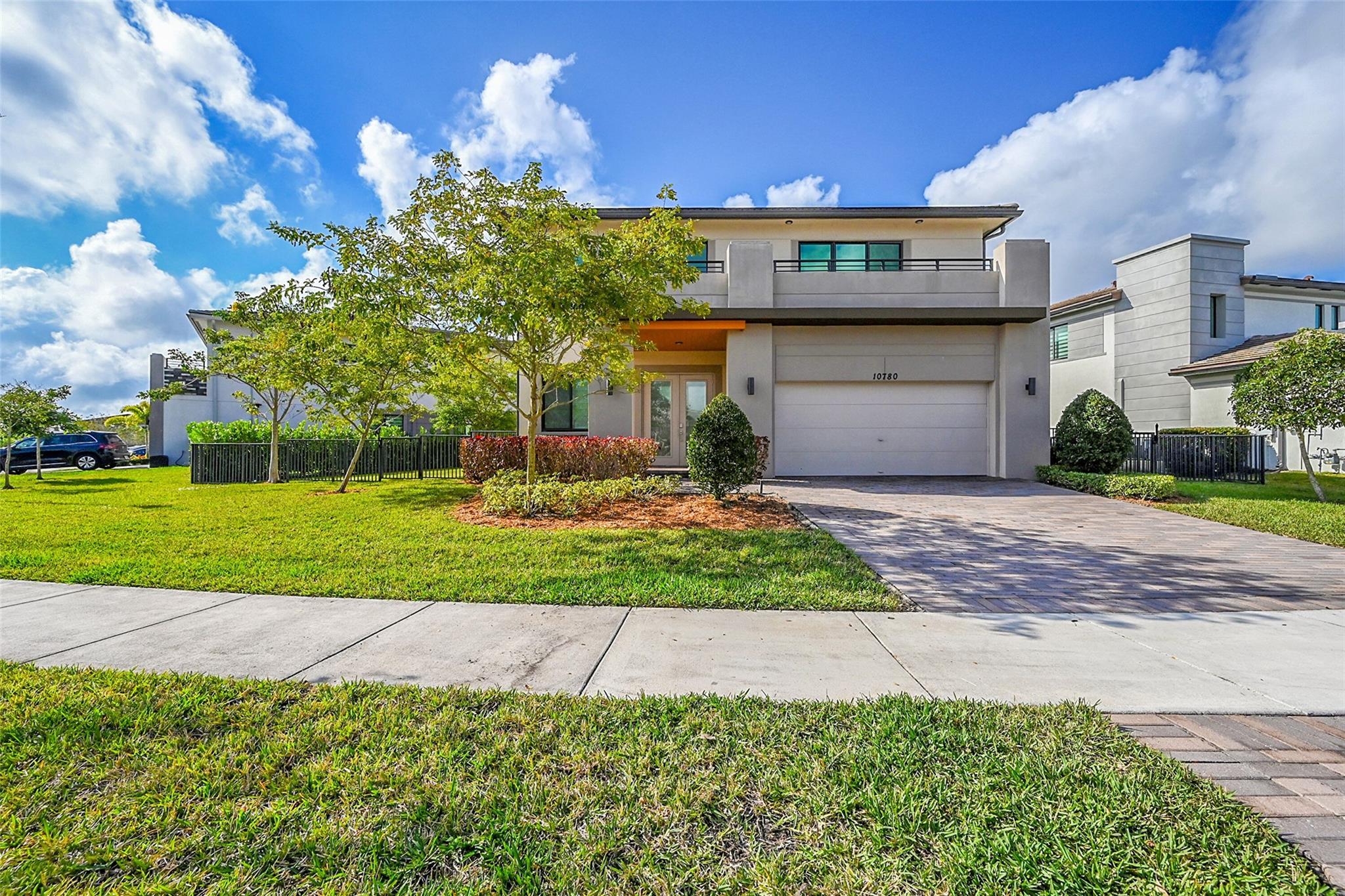 FOR RENT: Modern home in beautiful sought after Cascata Community with 5 bedrooms ( 1 on 1st floor) and 4 bathrooms 2 car Garage with a car charger. Impact windows, natural gas, large-fenced yard, & newer roof. Motorized blinds throughout the house, smooth clean finishes. Cascata Community features 2 clubhouses with state-of-the-art fitness center, tennis courts, indoor basketball, soccer, multiple pools, double gated security. Excellent school district for elementary, middle and high. Enjoy walking, running cycling with the Parkland community. 
Need to move-in soon, ask us about our special