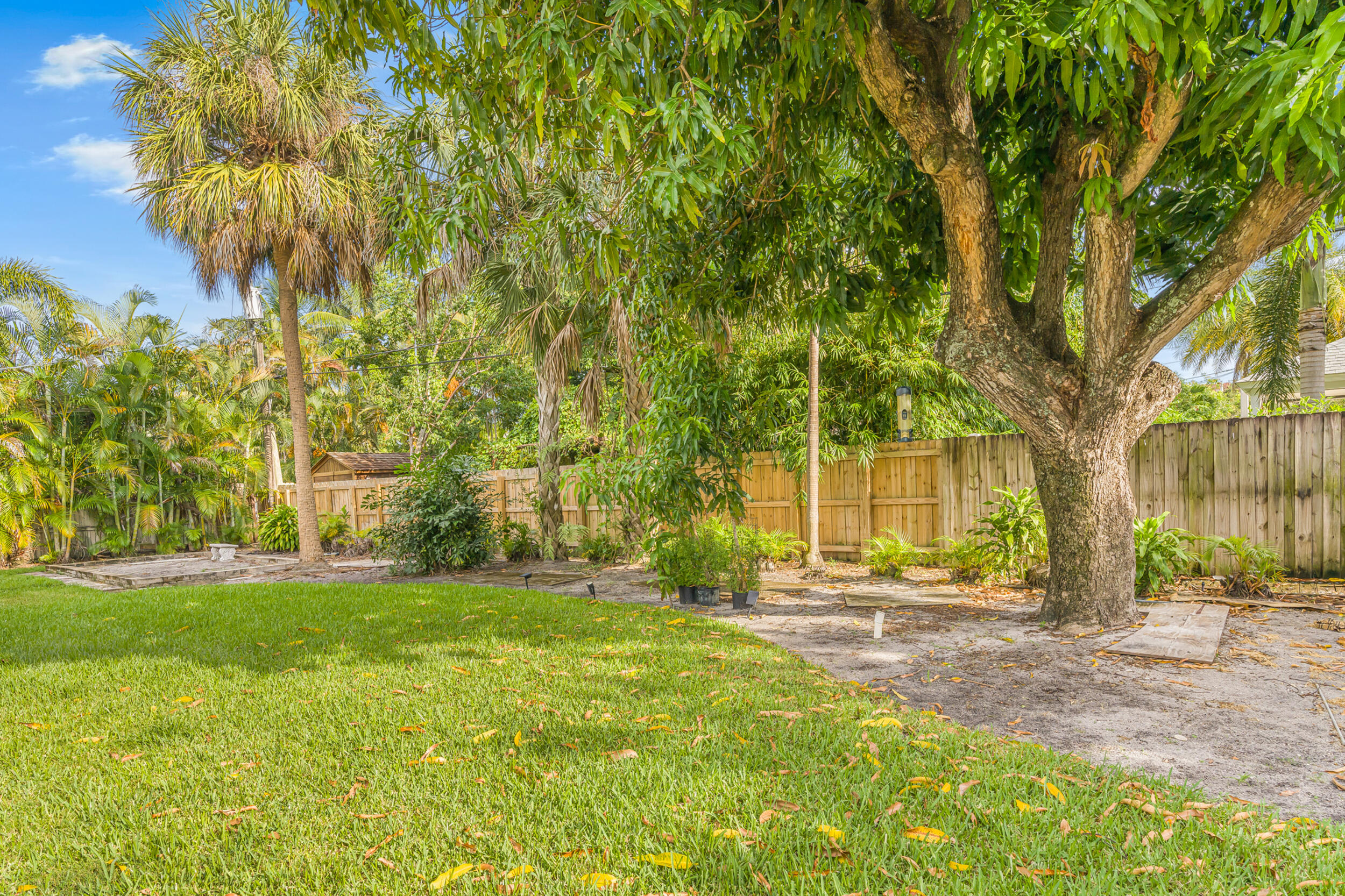 BRENTWOOD PARK - Residential Lease