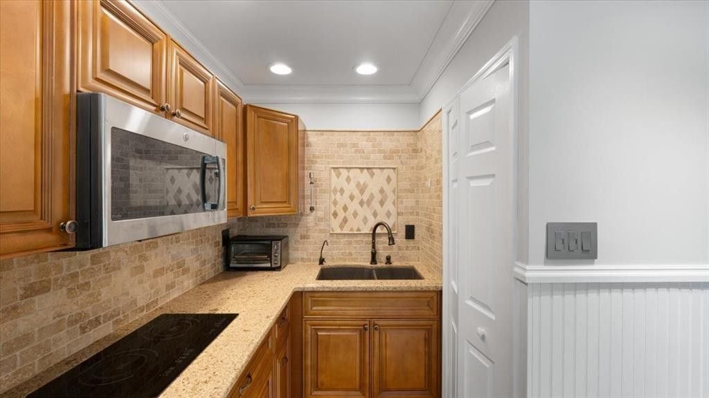 Photo of 724 NE 2nd Street, Pompano Beach, FL 33060 (MLS # B26016595)