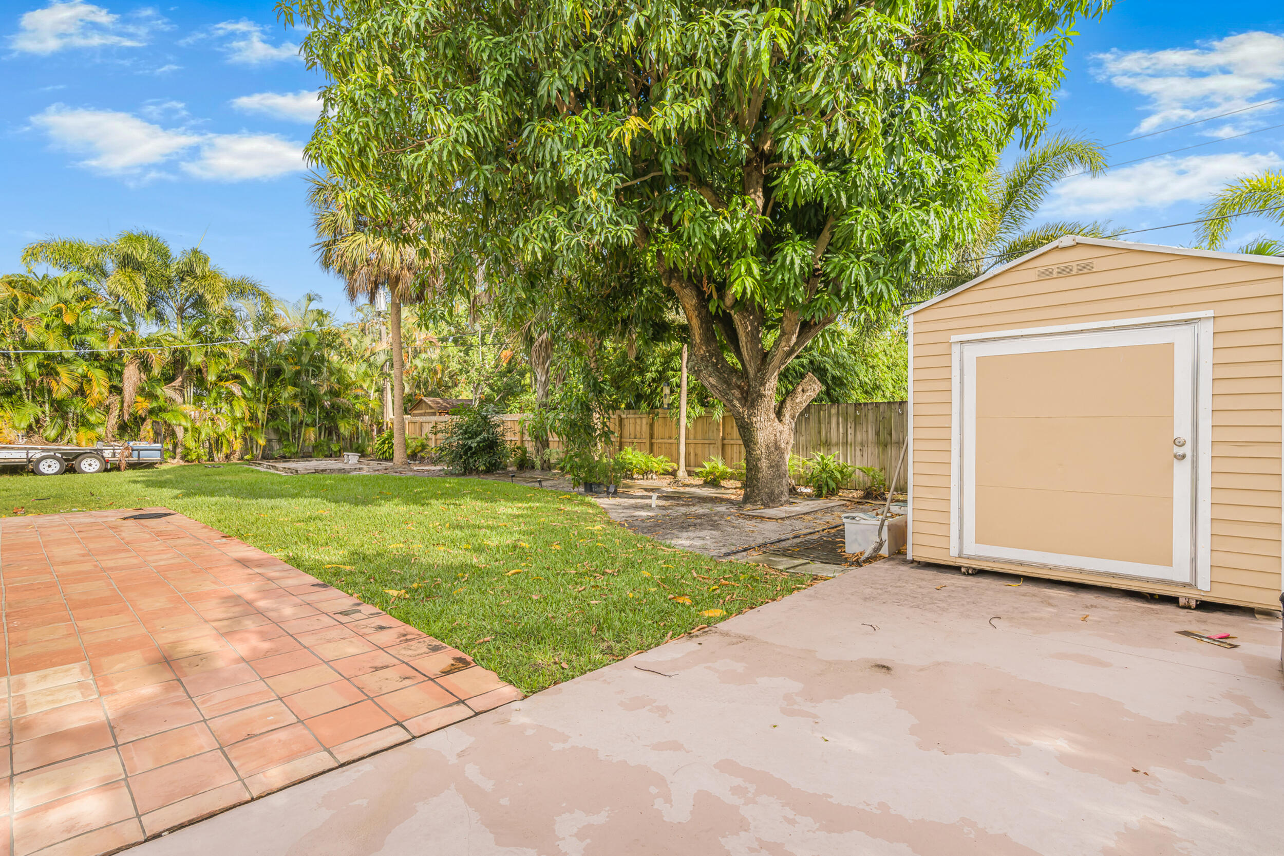 BRENTWOOD PARK - Residential Lease