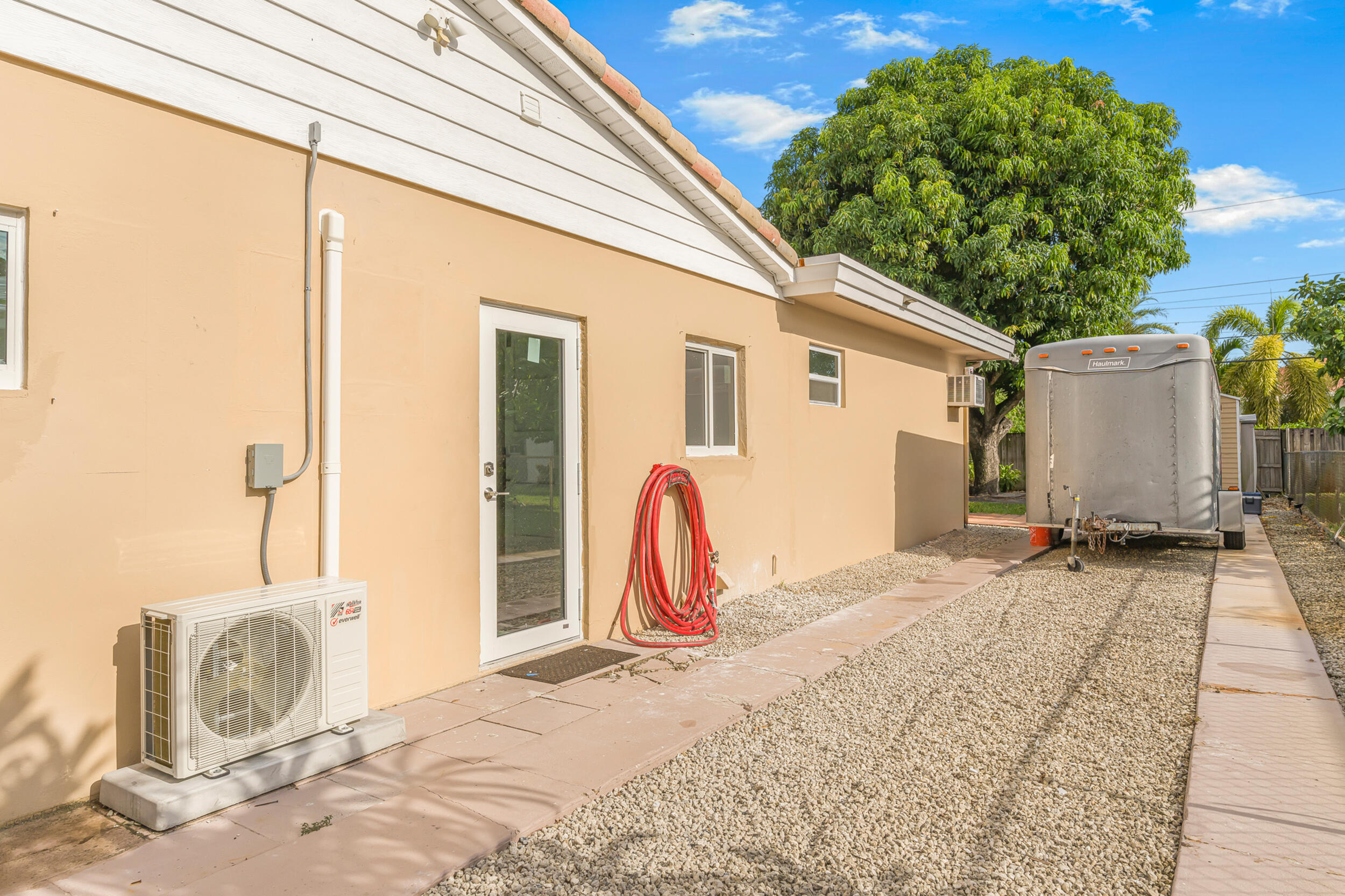 BRENTWOOD PARK - Residential Lease