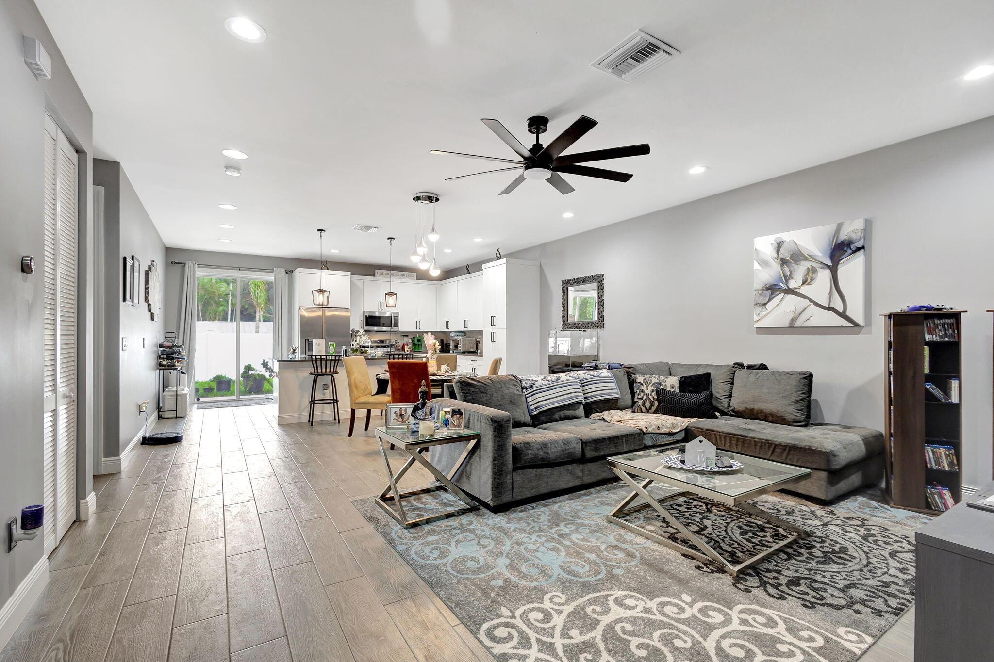 SOUTHERN BOULEVARD PINES - Residential