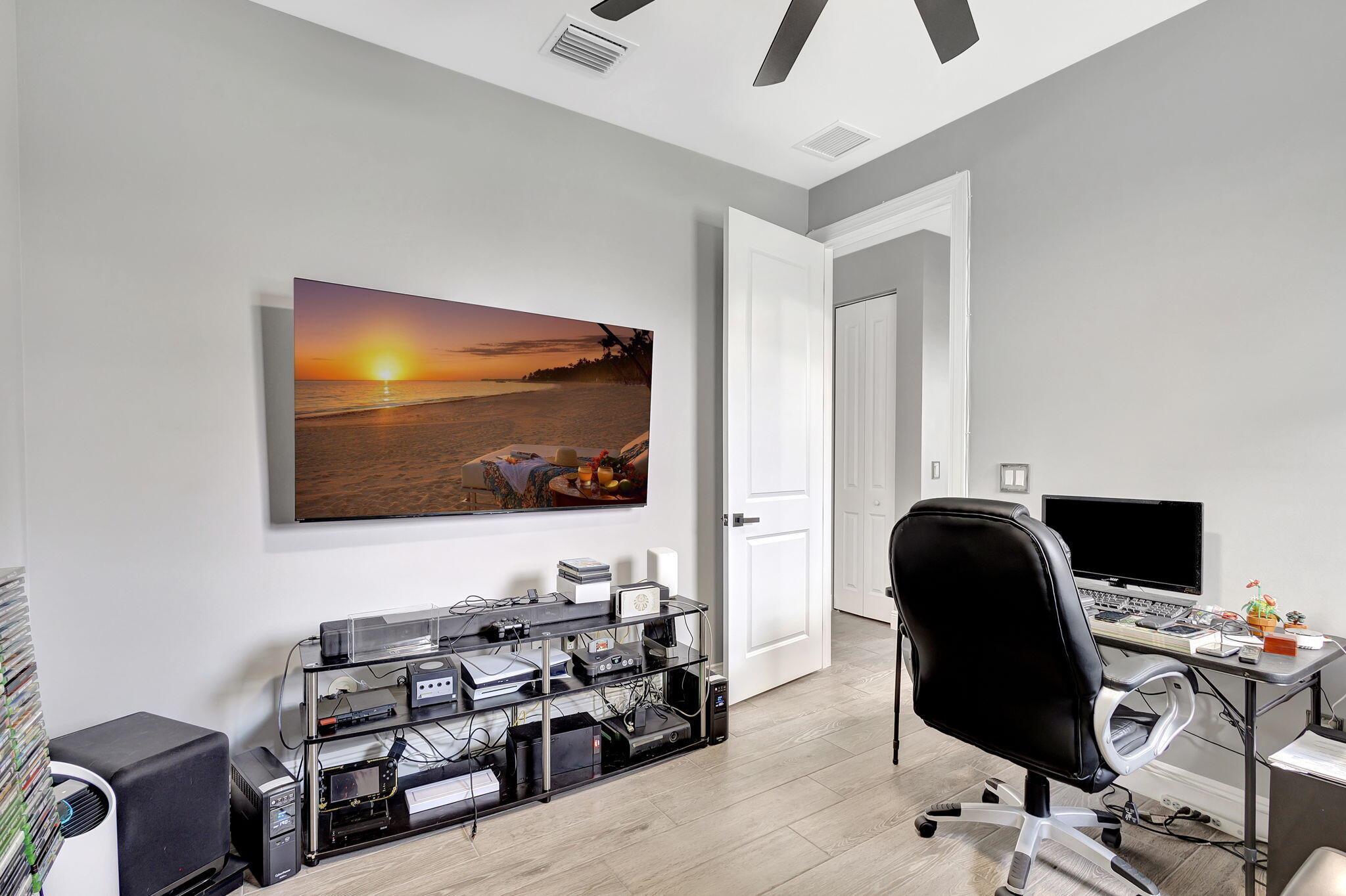 SOUTHERN BOULEVARD PINES - Residential