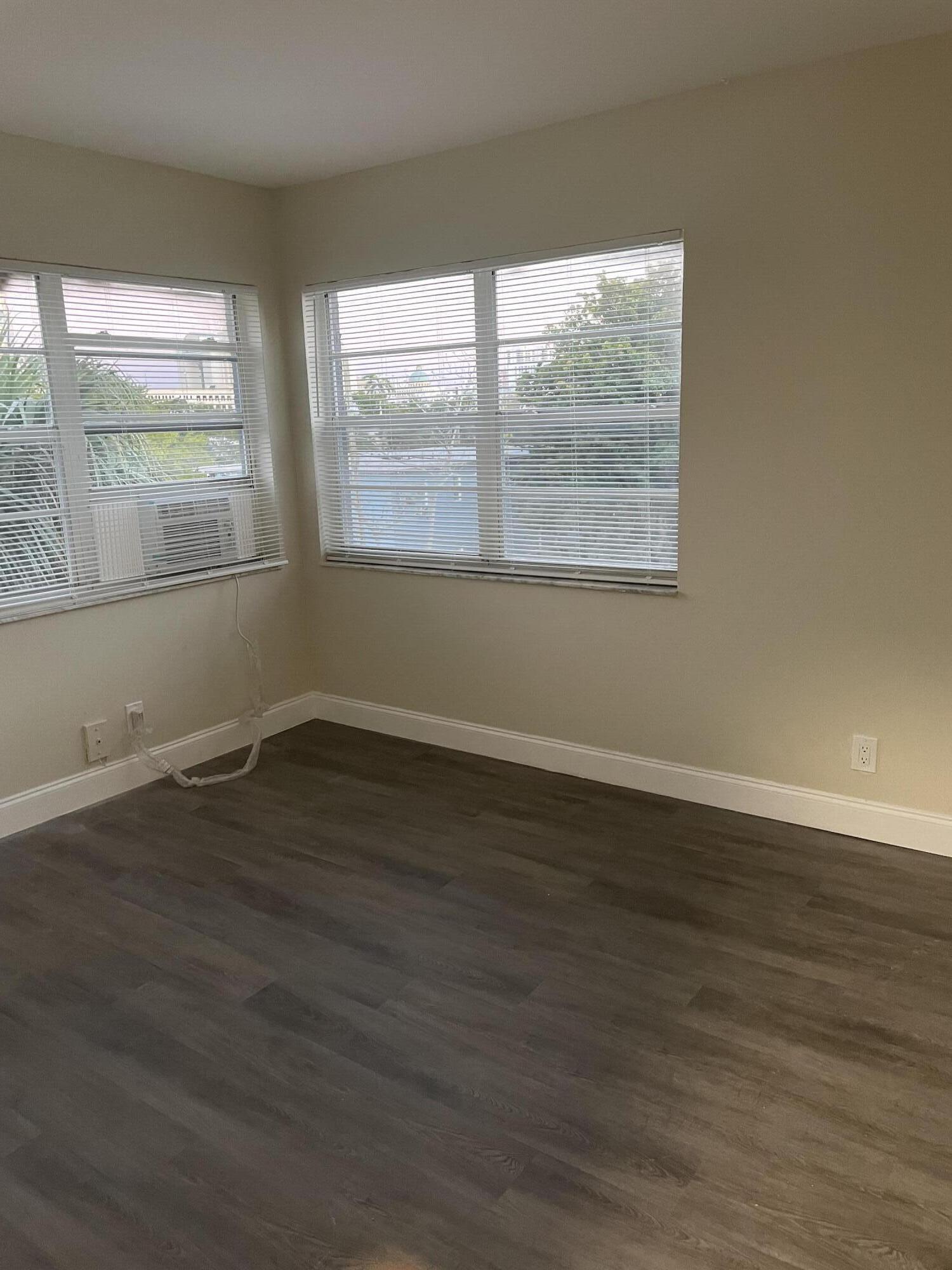CLOWS - Residential Lease