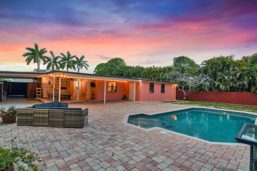 Photo of 121 W Arch Drive #(), Lake Worth, FL 33467 (MLS # R11097692)