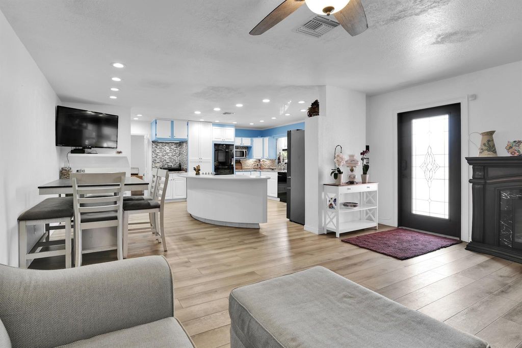 Photo of 121 W Arch Drive #(), Lake Worth, FL 33467 (MLS # R11097692)