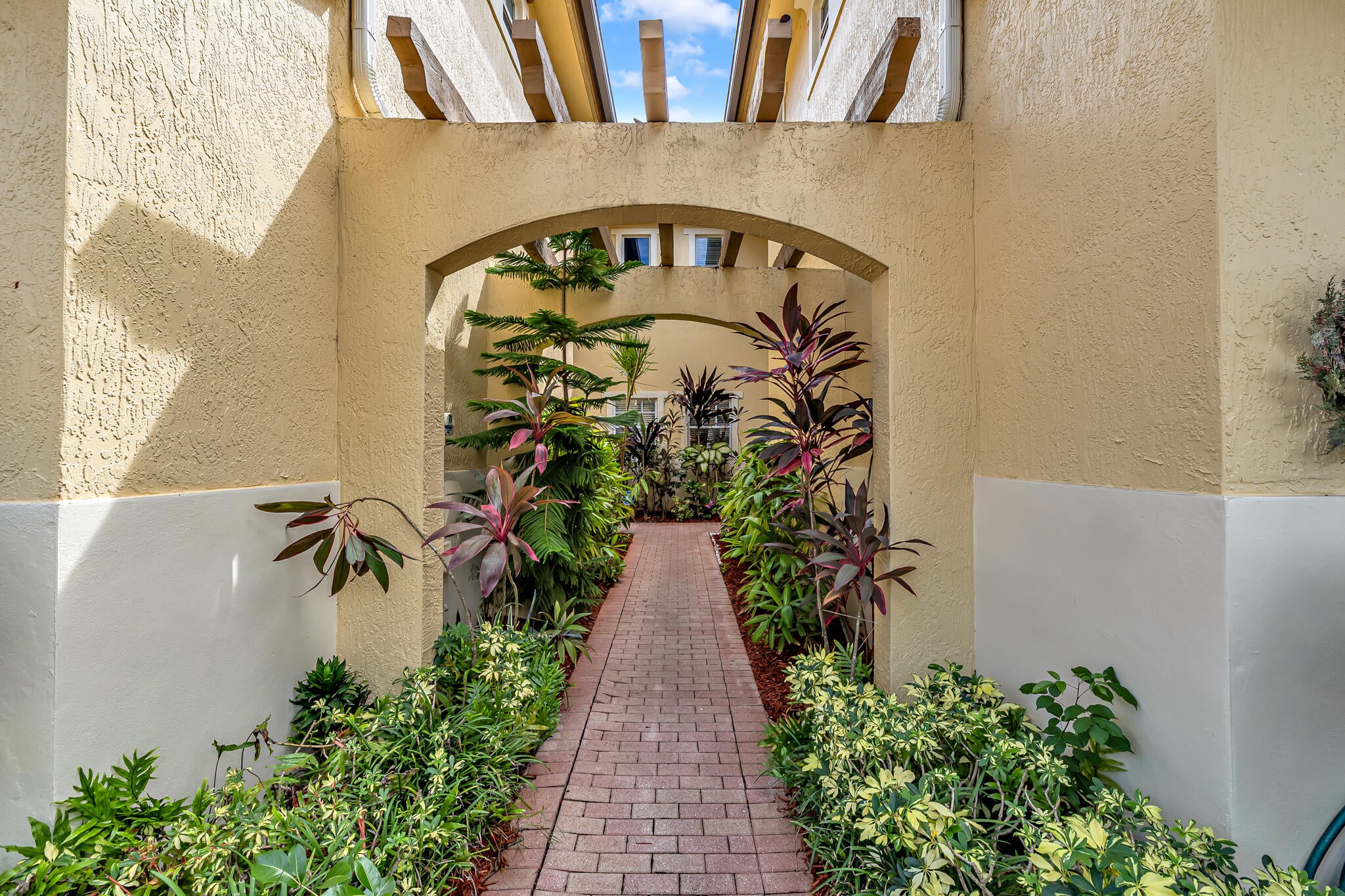 5725 NW 120th Avenue