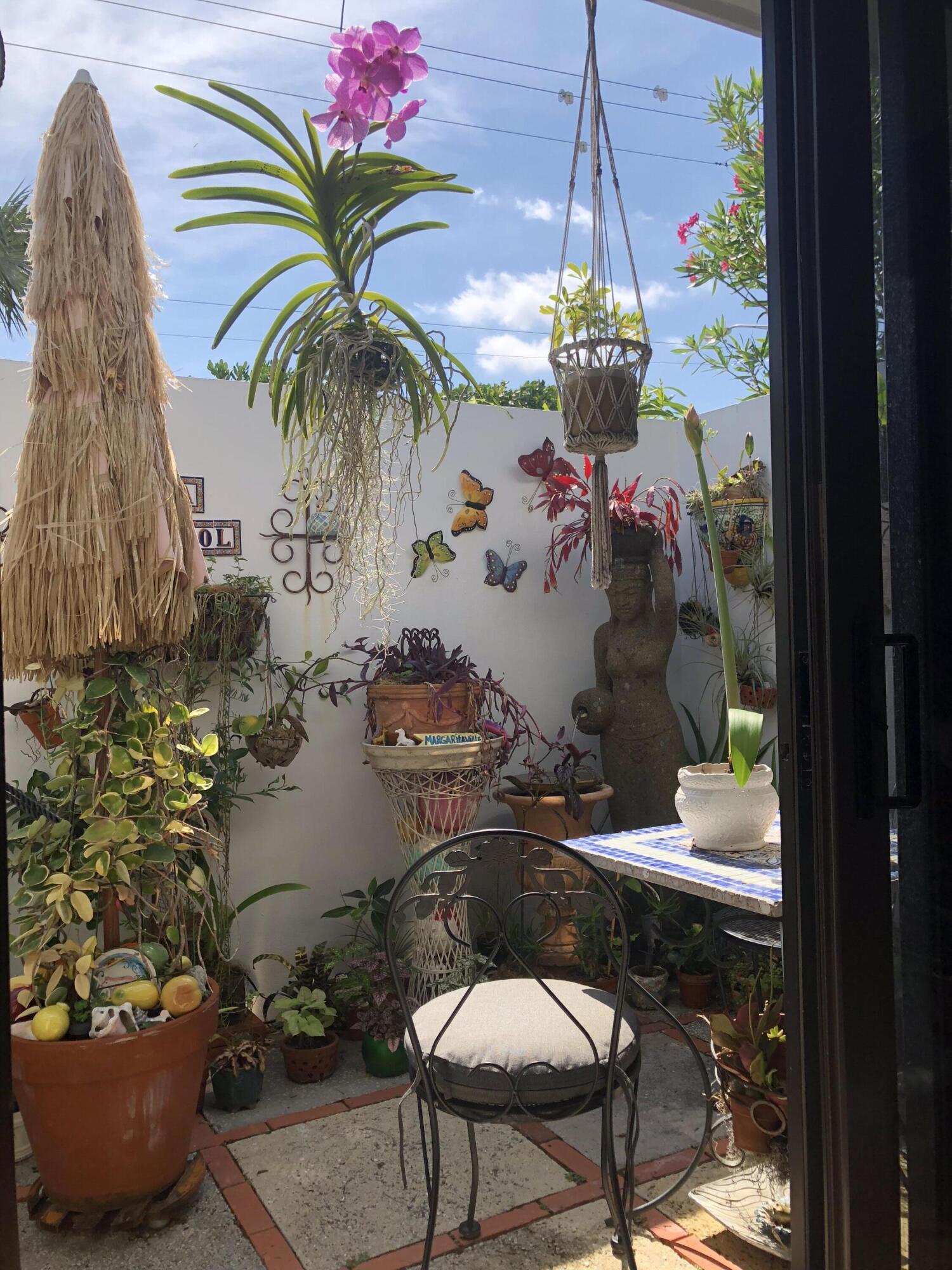 REEF COND - Residential