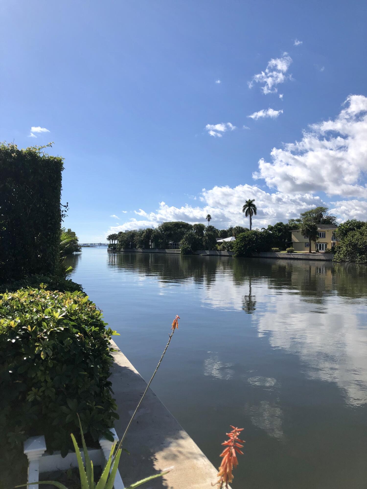 REEF COND - Residential