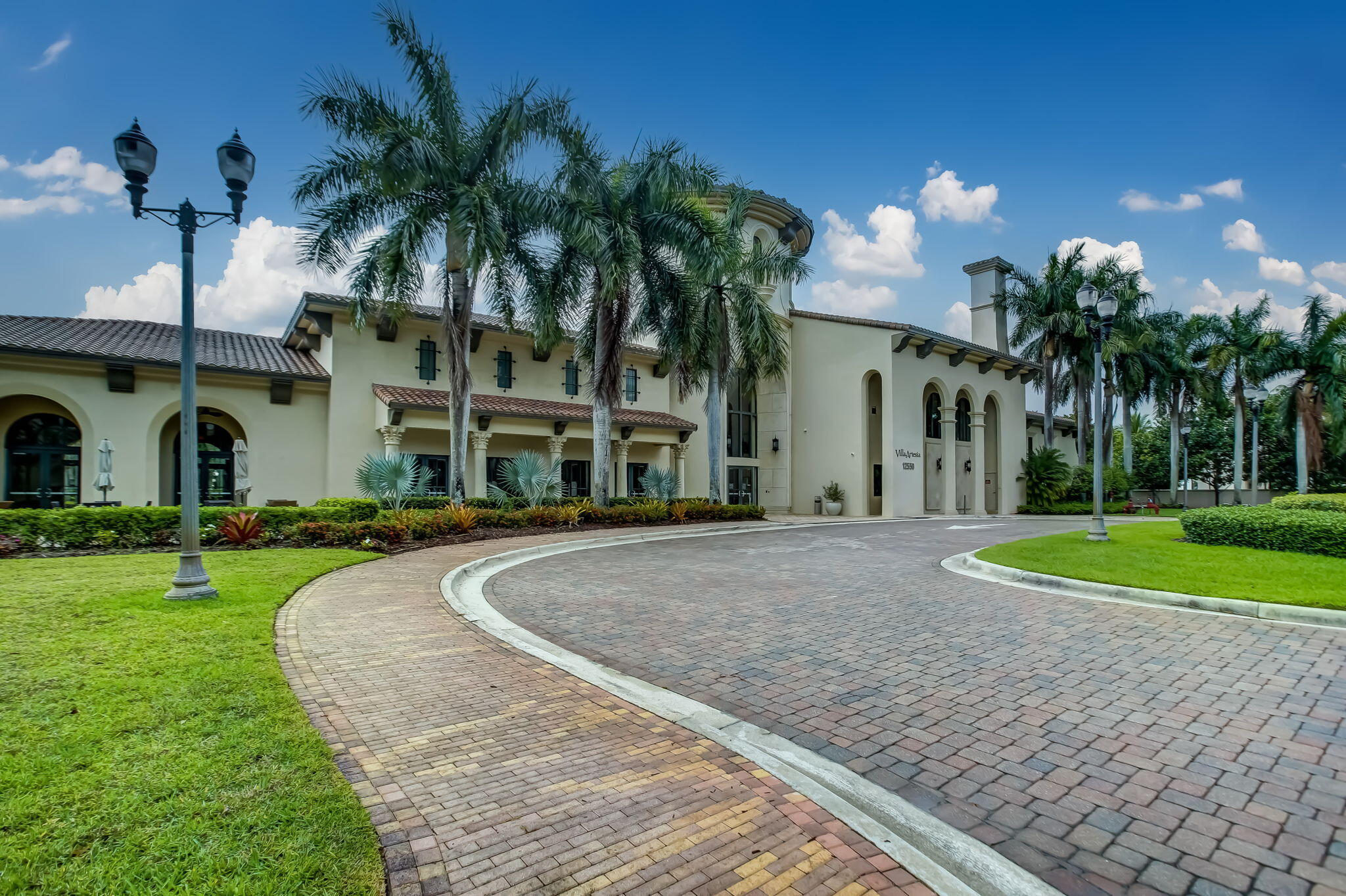 SAWGRASS LAKES - Residential