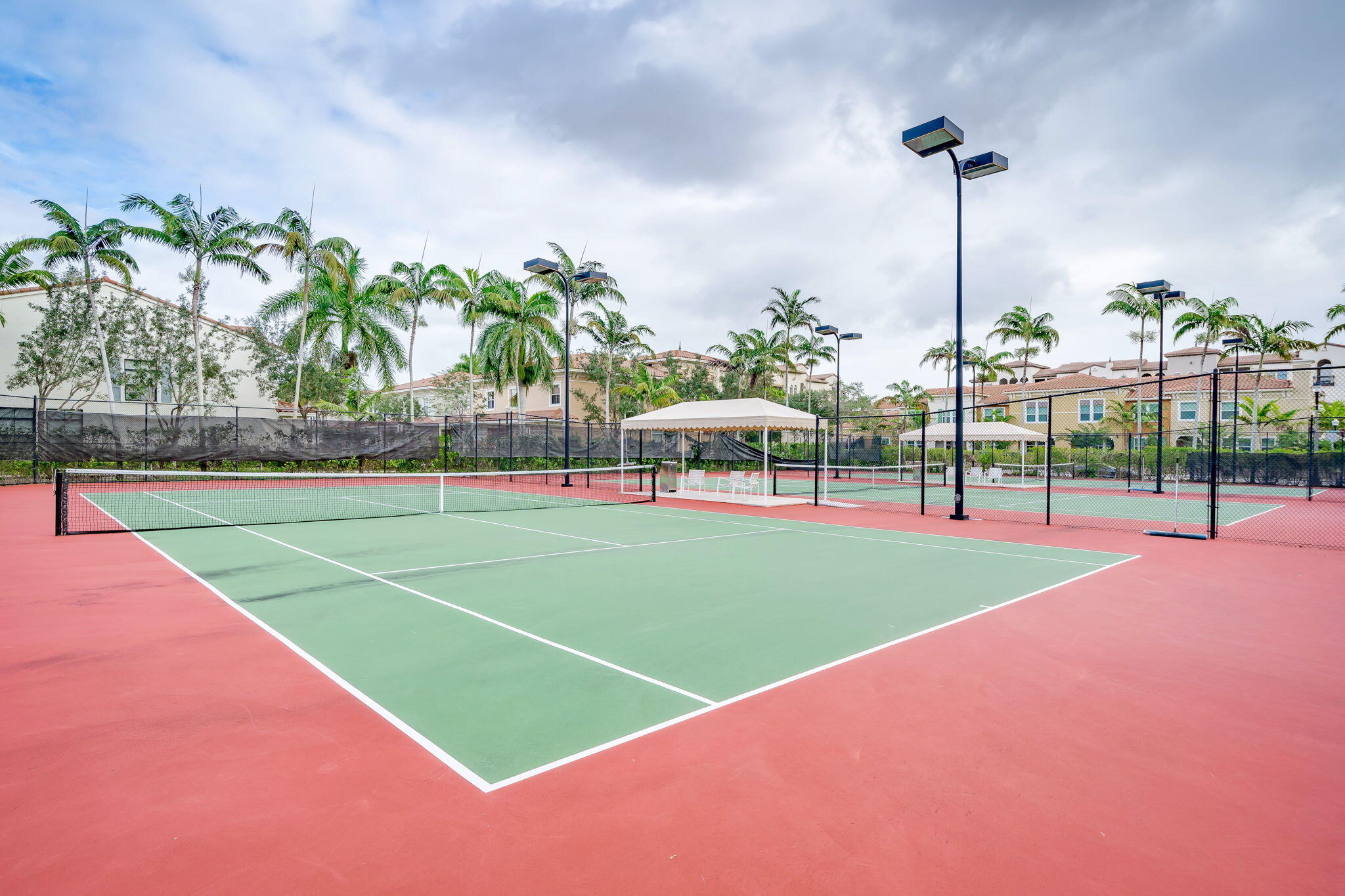 SAWGRASS LAKES - Residential