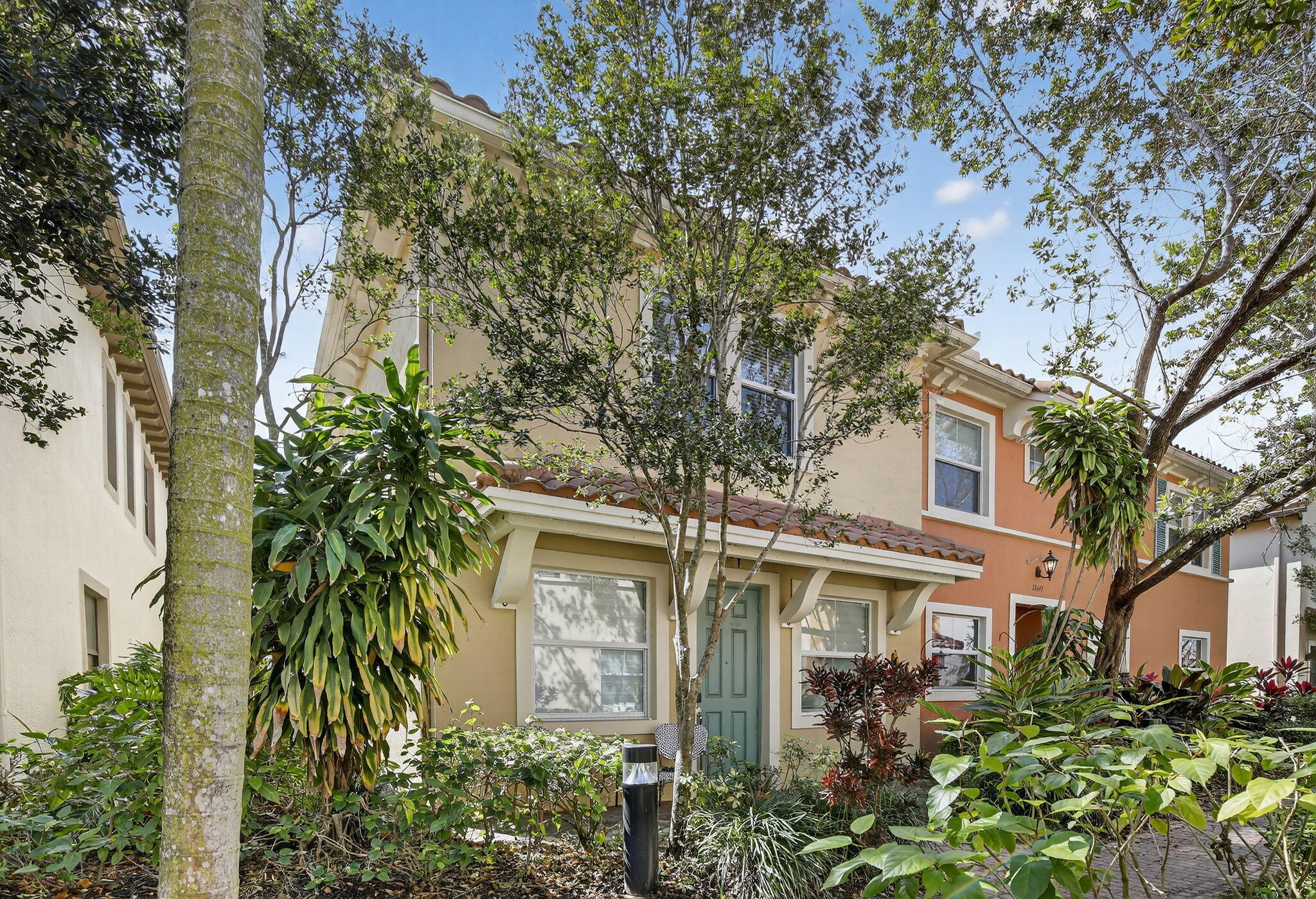 SAWGRASS LAKES - Residential